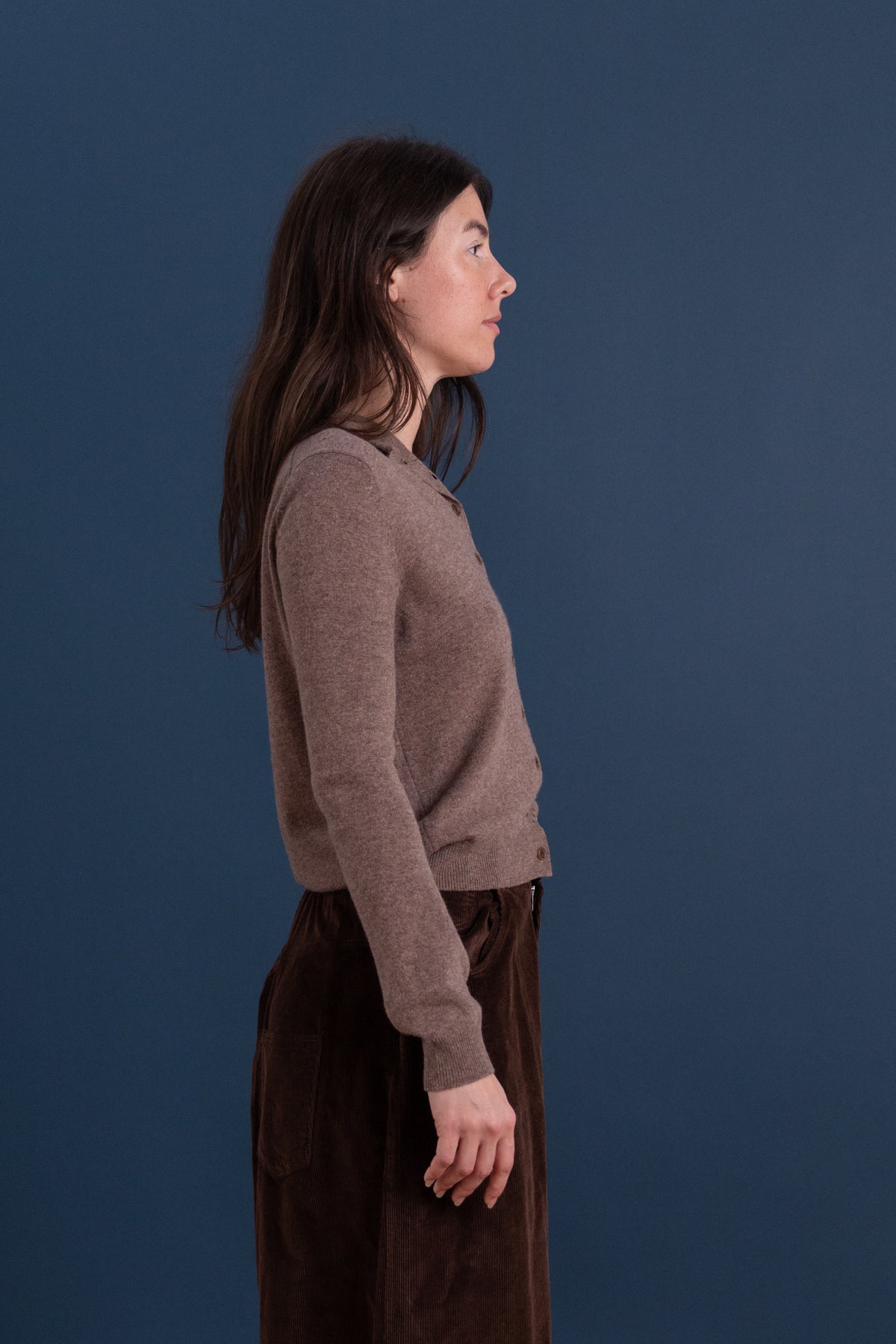MOCK NECK CARDIGAN IN DARK BEIGE
