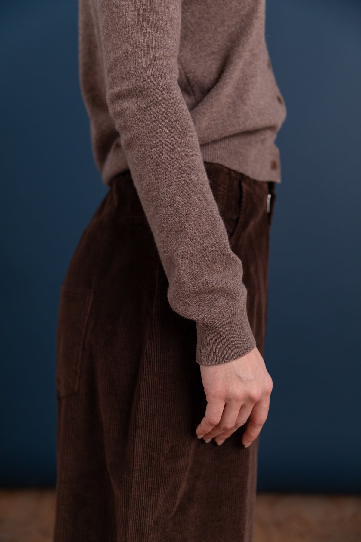 MOCK NECK CARDIGAN IN DARK BEIGE