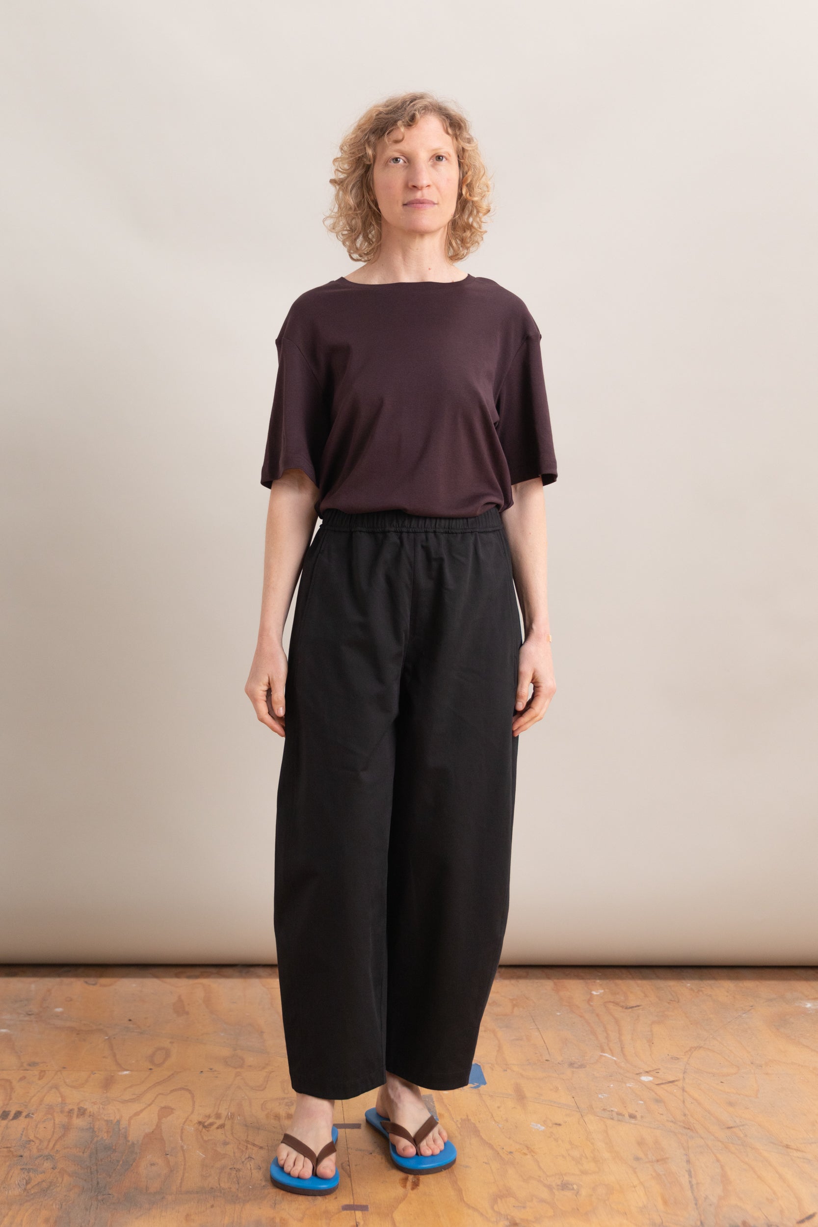 CROPPED BALLOON PANTS IN BLACK