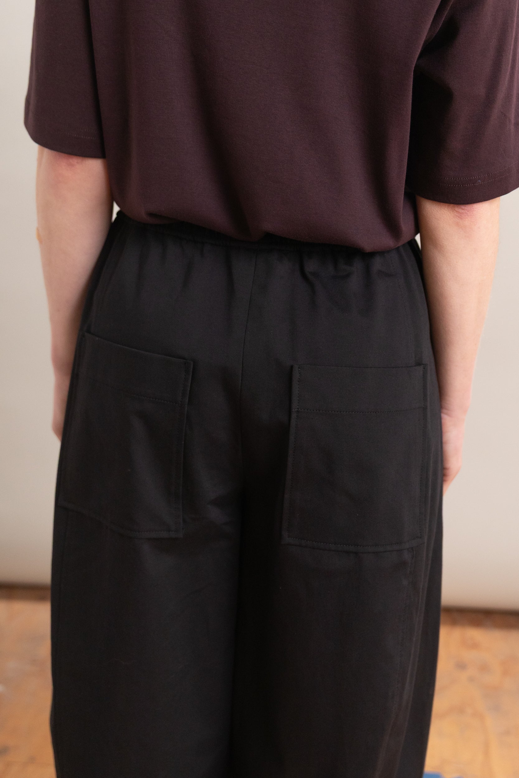 CROPPED BALLOON PANTS IN BLACK