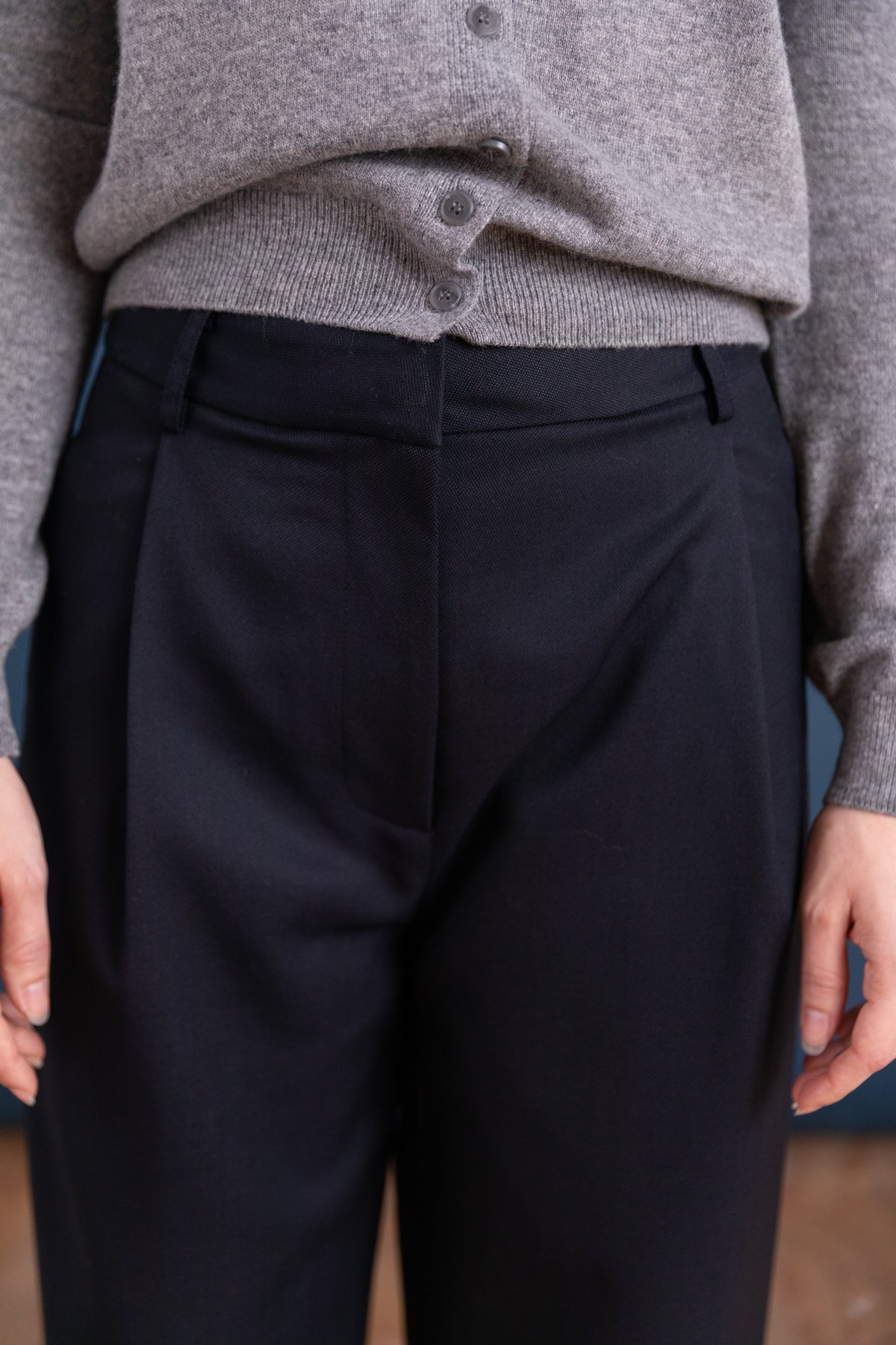 PLEATED TAILORED PANTS