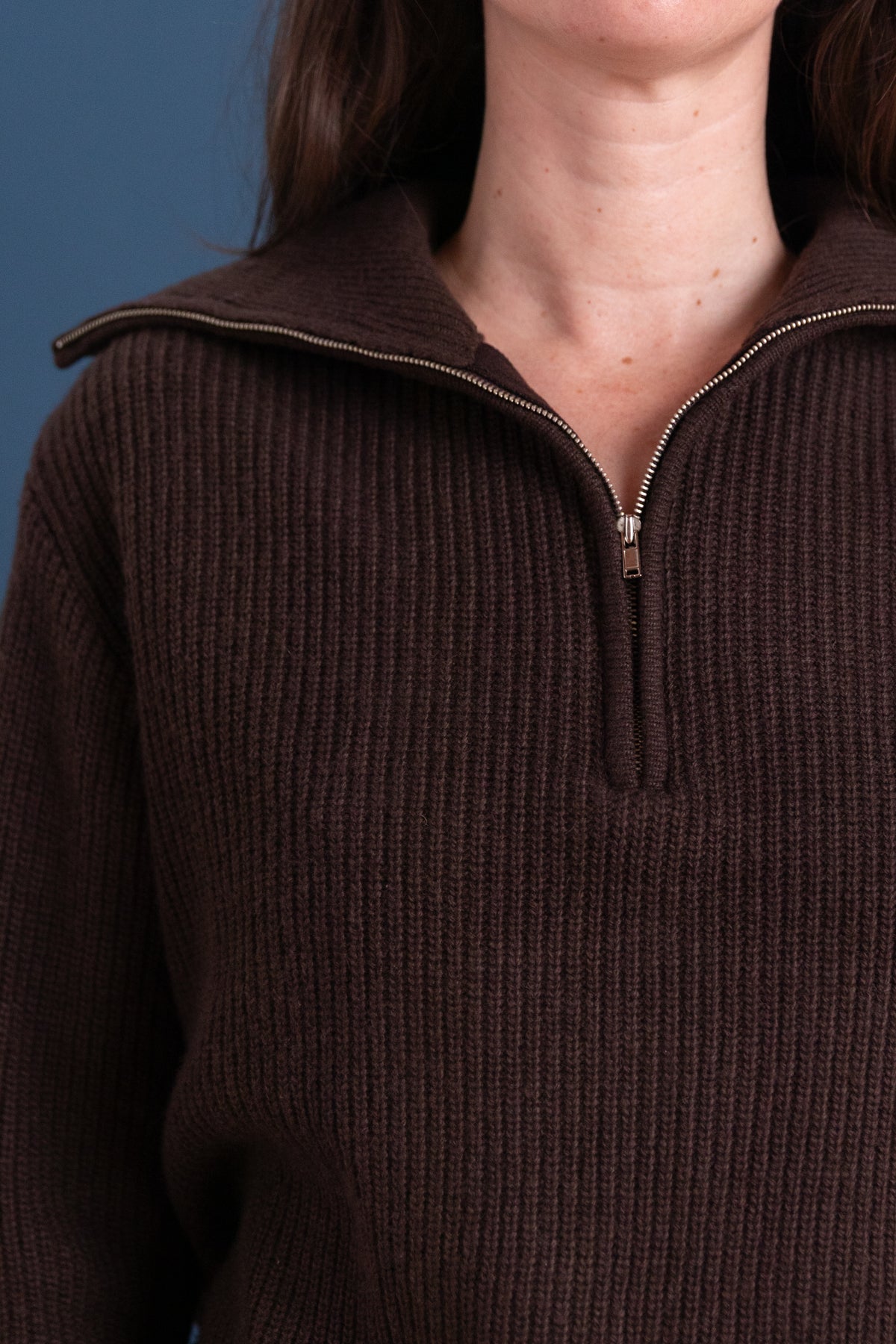 RIBBED HALF SWEATER IN BROWN
