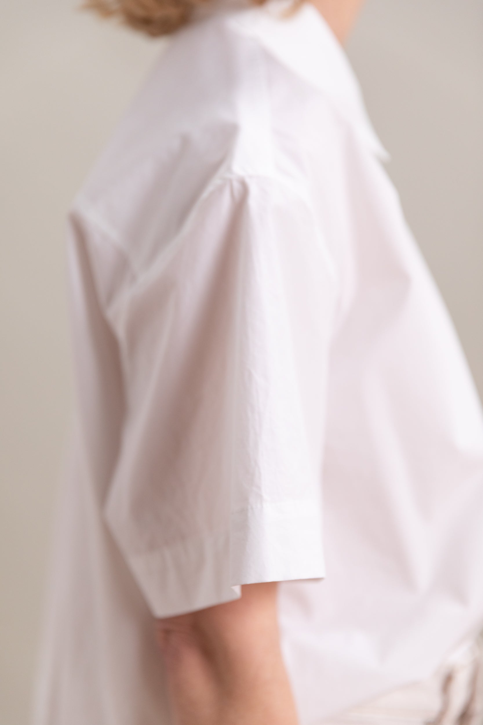 SHORT SLEEVE COTTON SHIRT IN WHITE