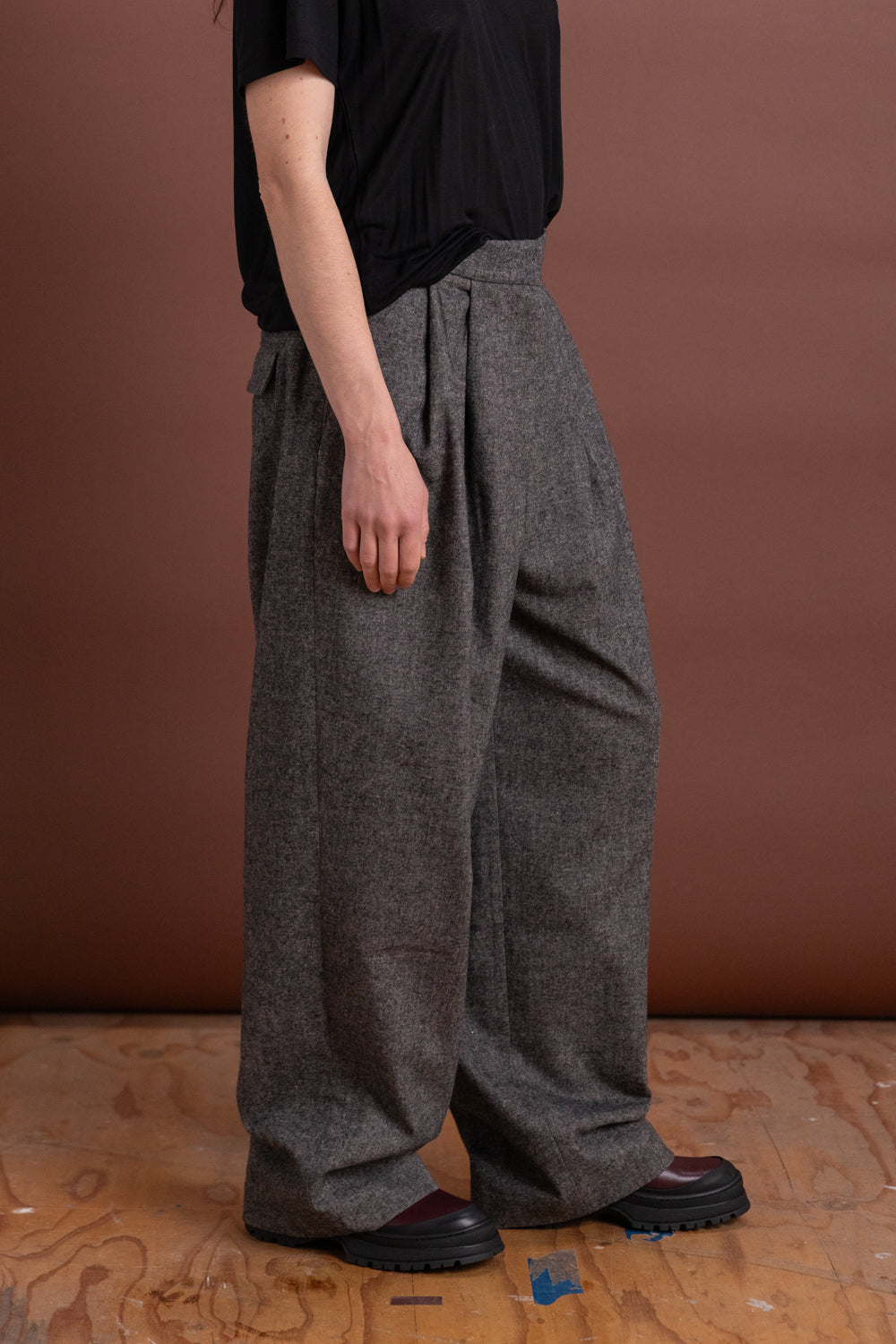 WOOL BLEND WIDE LEG PANTS IN GRAY