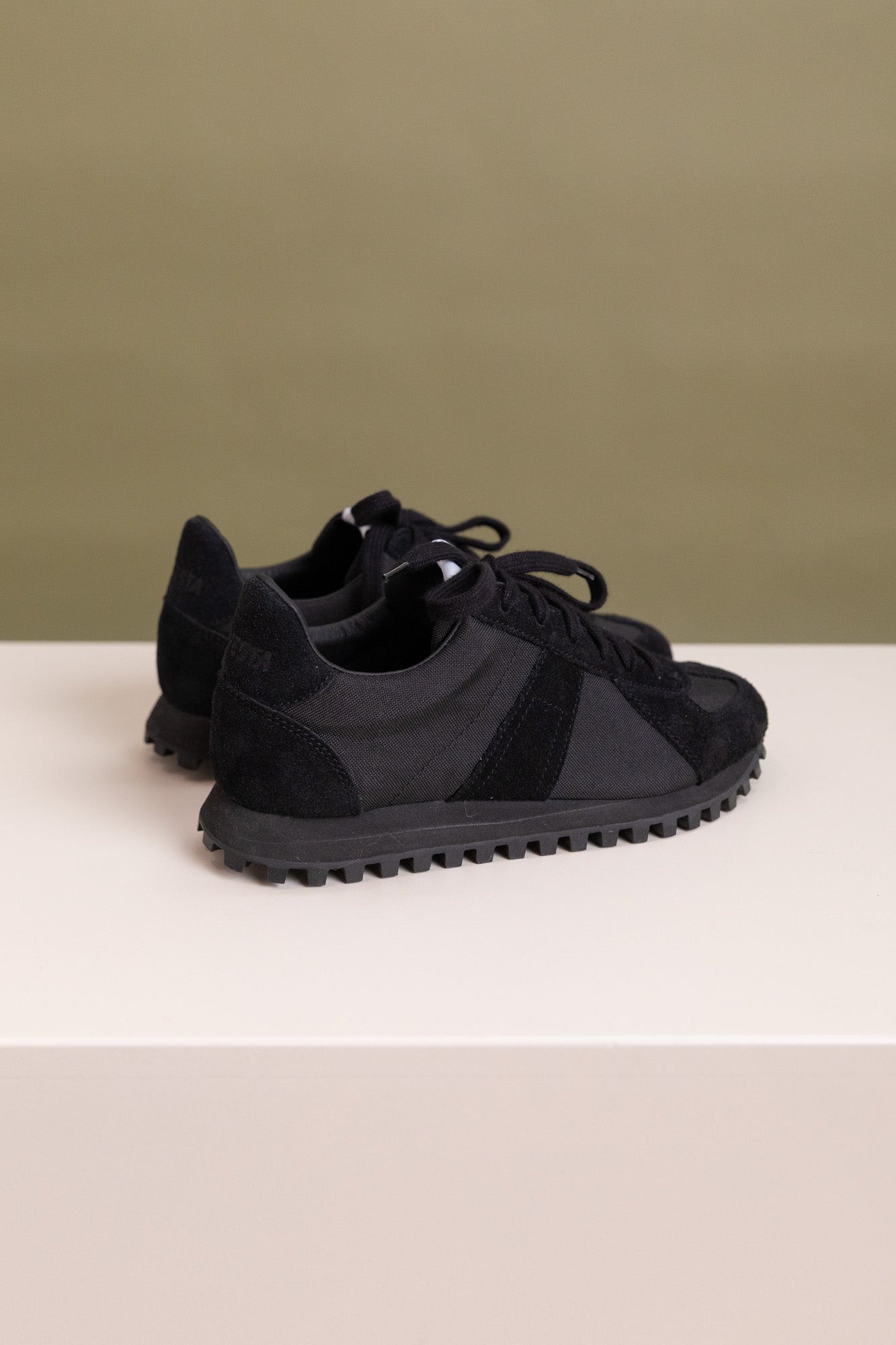 GAT TRAIL SNEAKER IN BLACK