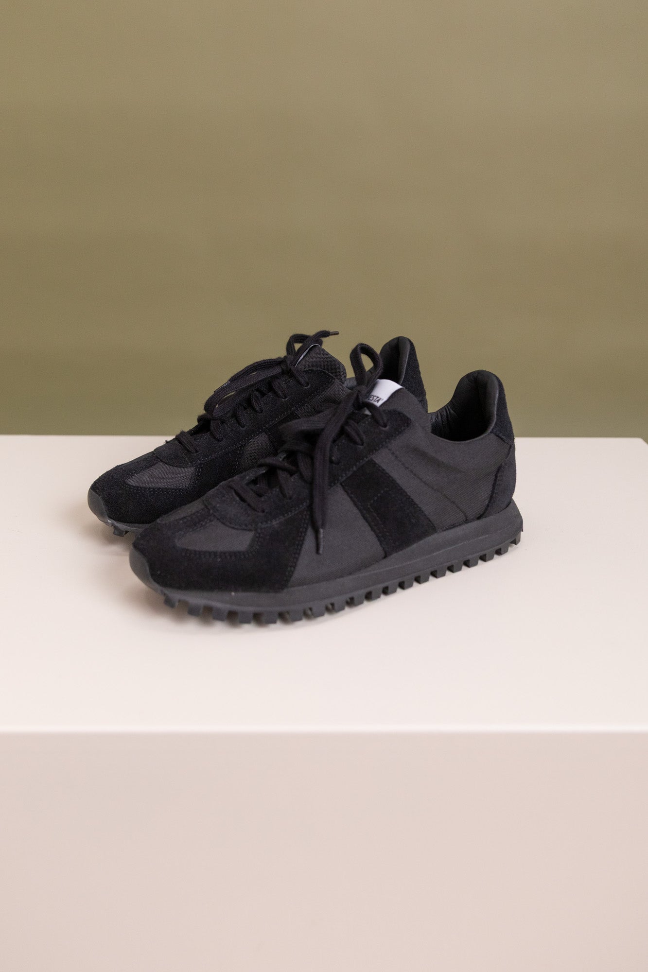GAT TRAIL SNEAKER IN BLACK