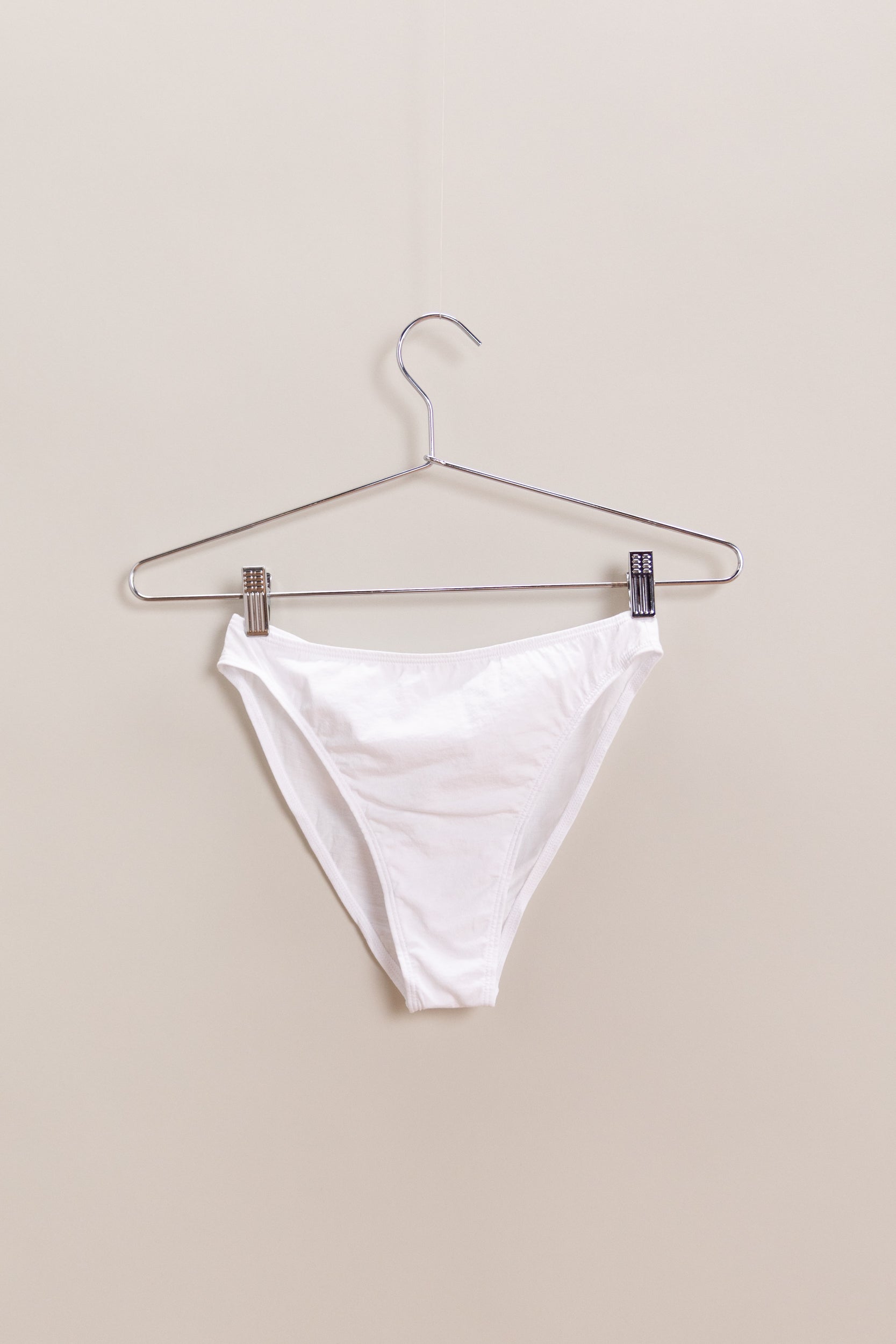 MID-RISE FRENCH CUT UNDIES IN CHALK