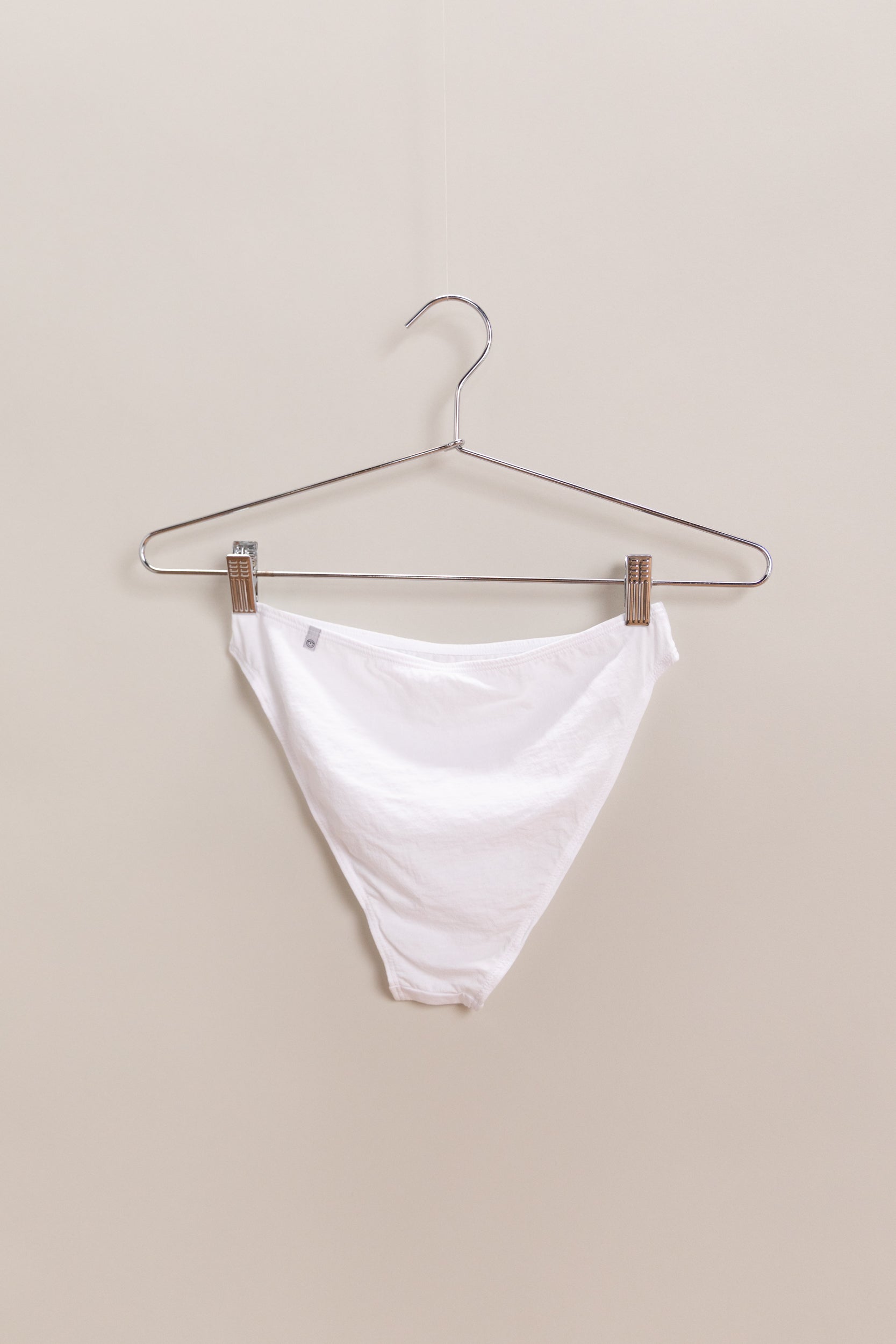 MID-RISE FRENCH CUT UNDIES IN CHALK