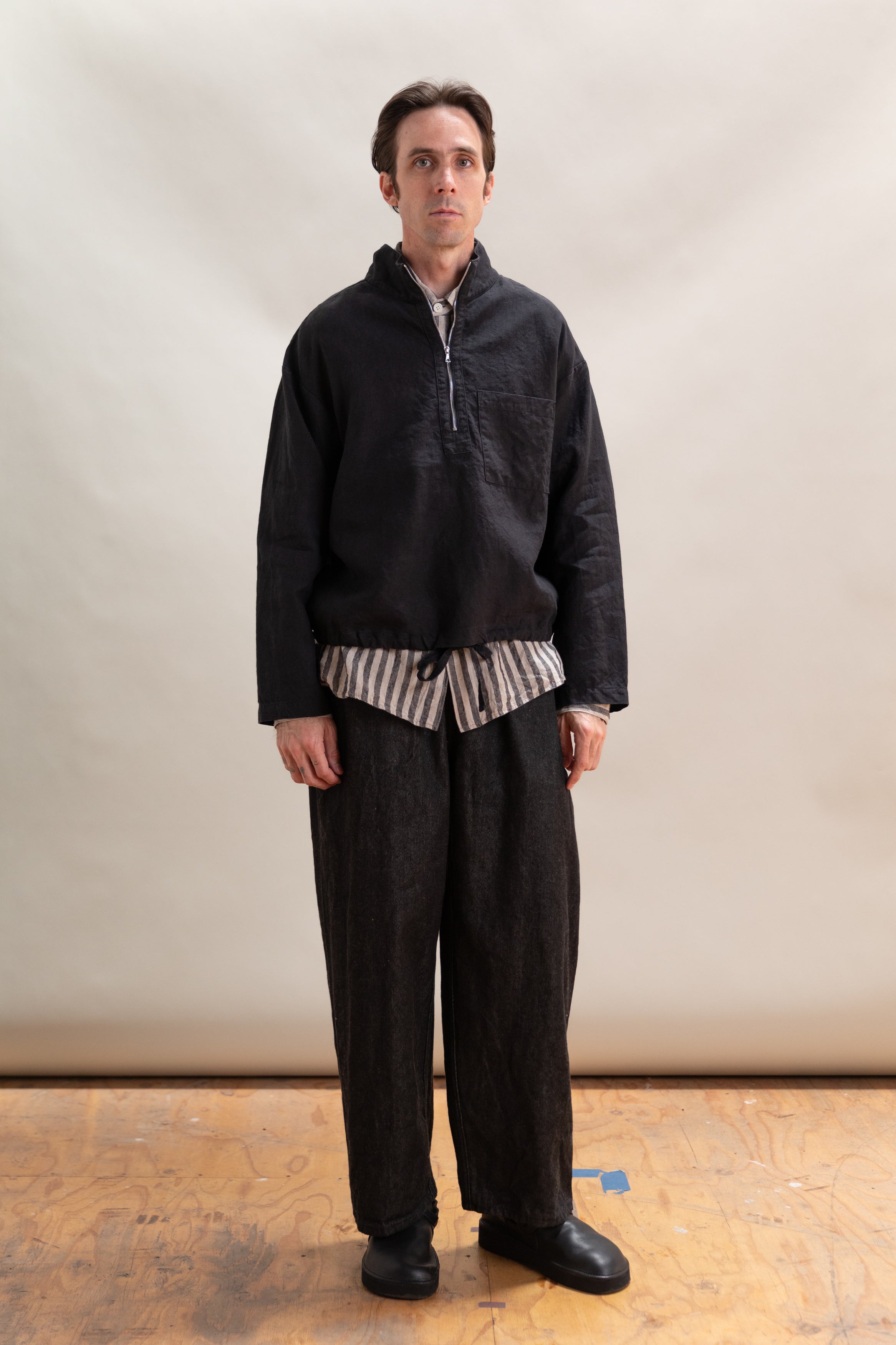 CRANE PULLOVER IN BLACK LINEN