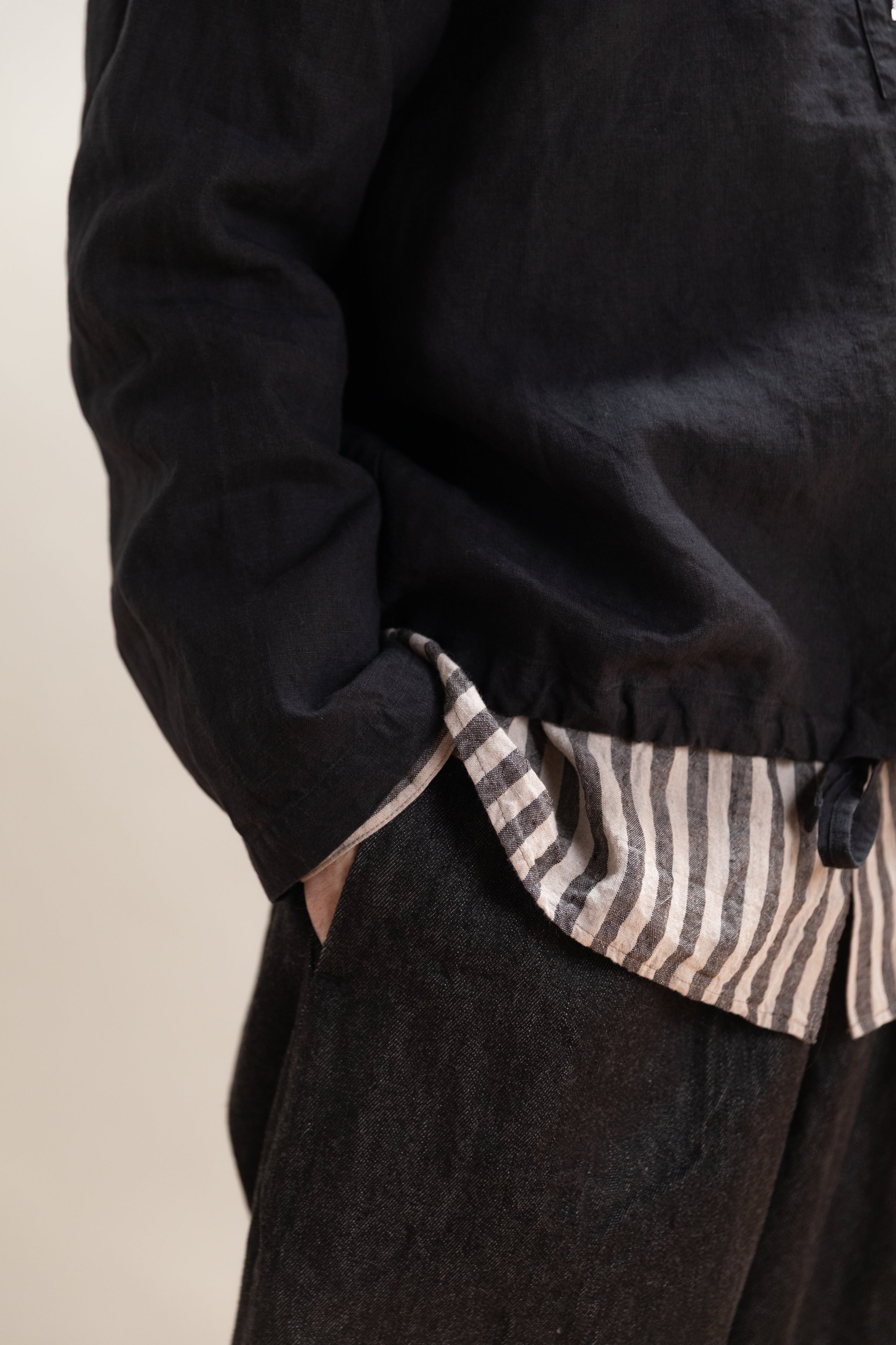 CRANE PULLOVER IN BLACK LINEN