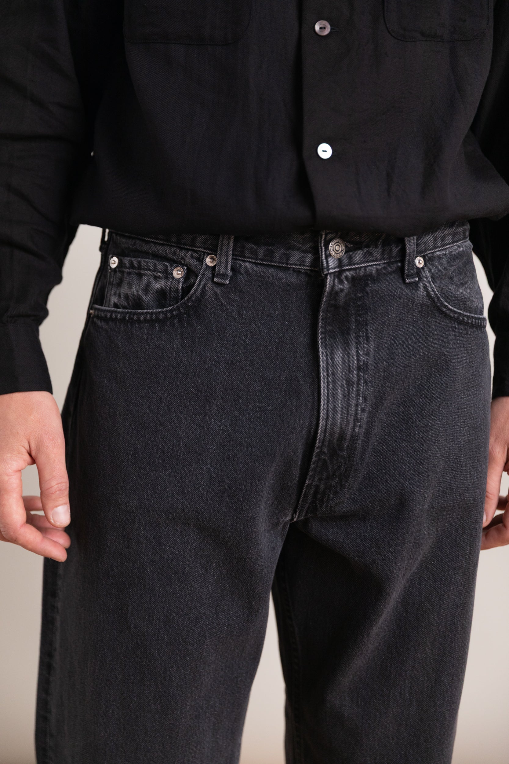 101 DAD'S FIT DENIM PANTS IN BLACK STONE DENIM