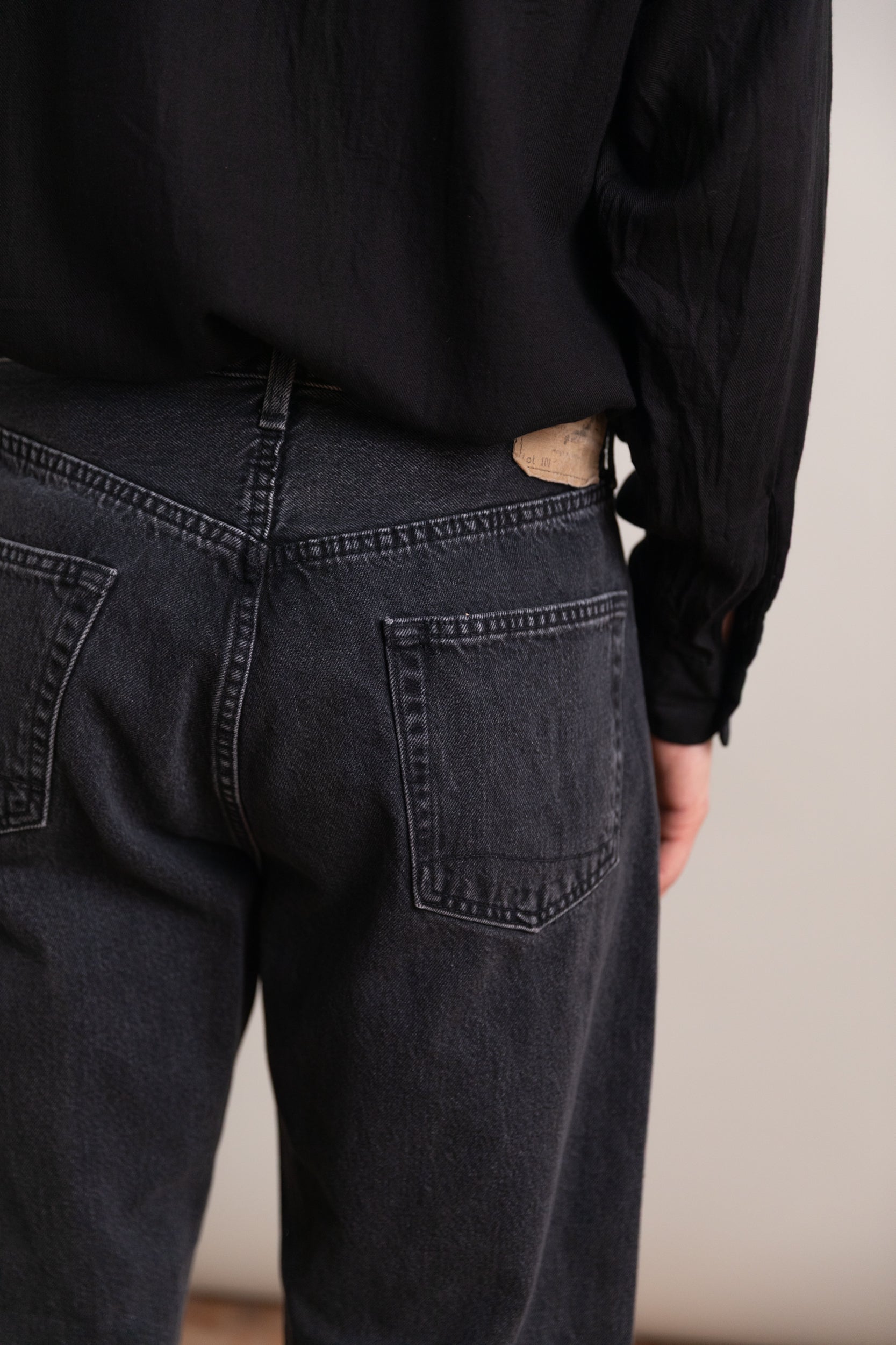 101 DAD'S FIT DENIM PANTS IN BLACK STONE DENIM