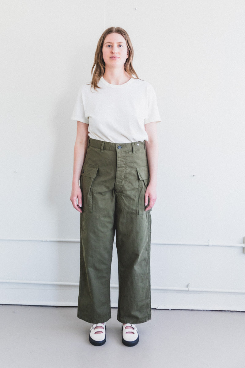 US ARMY FIT TWO POCKET CARGO PANTS IN ARMY GREEN