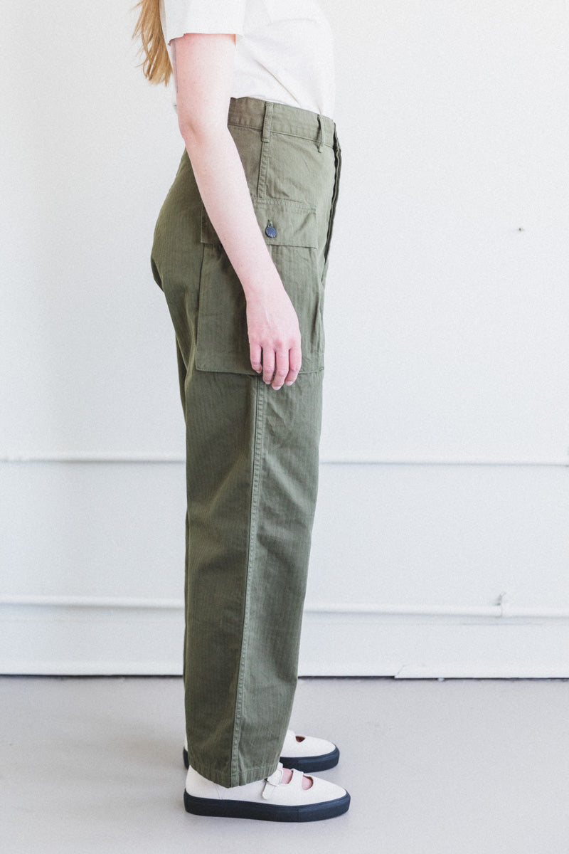 US ARMY FIT TWO POCKET CARGO PANTS IN ARMY GREEN