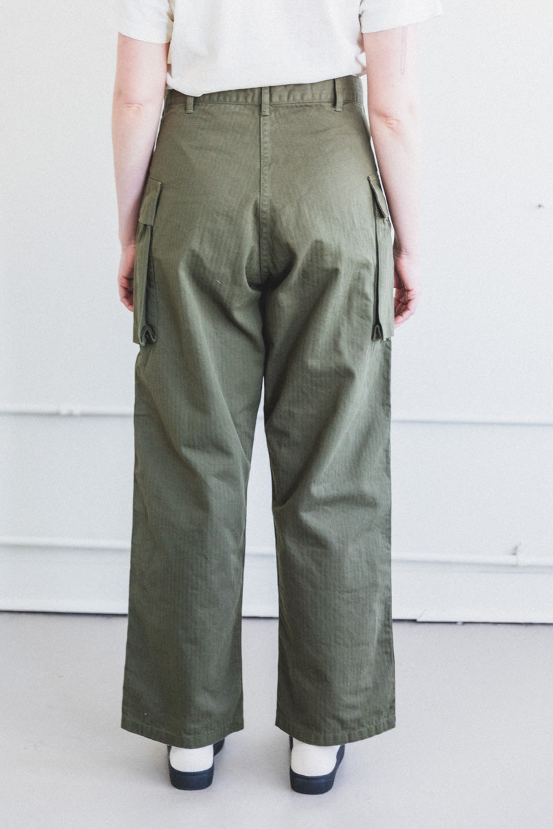 US ARMY FIT TWO POCKET CARGO PANTS IN ARMY GREEN