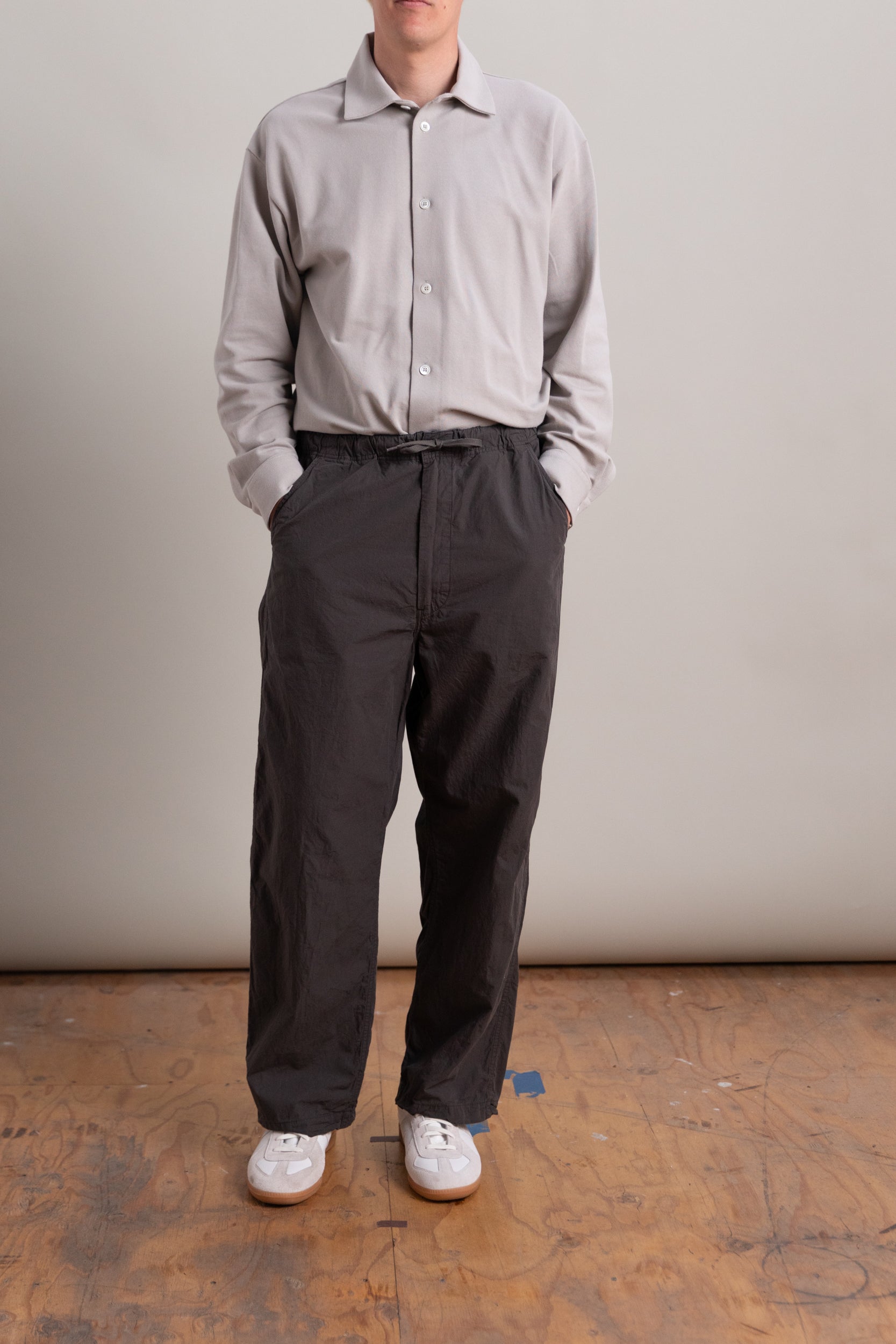 WIDE FIT NEW YORKER IN CHARCOAL GRAY