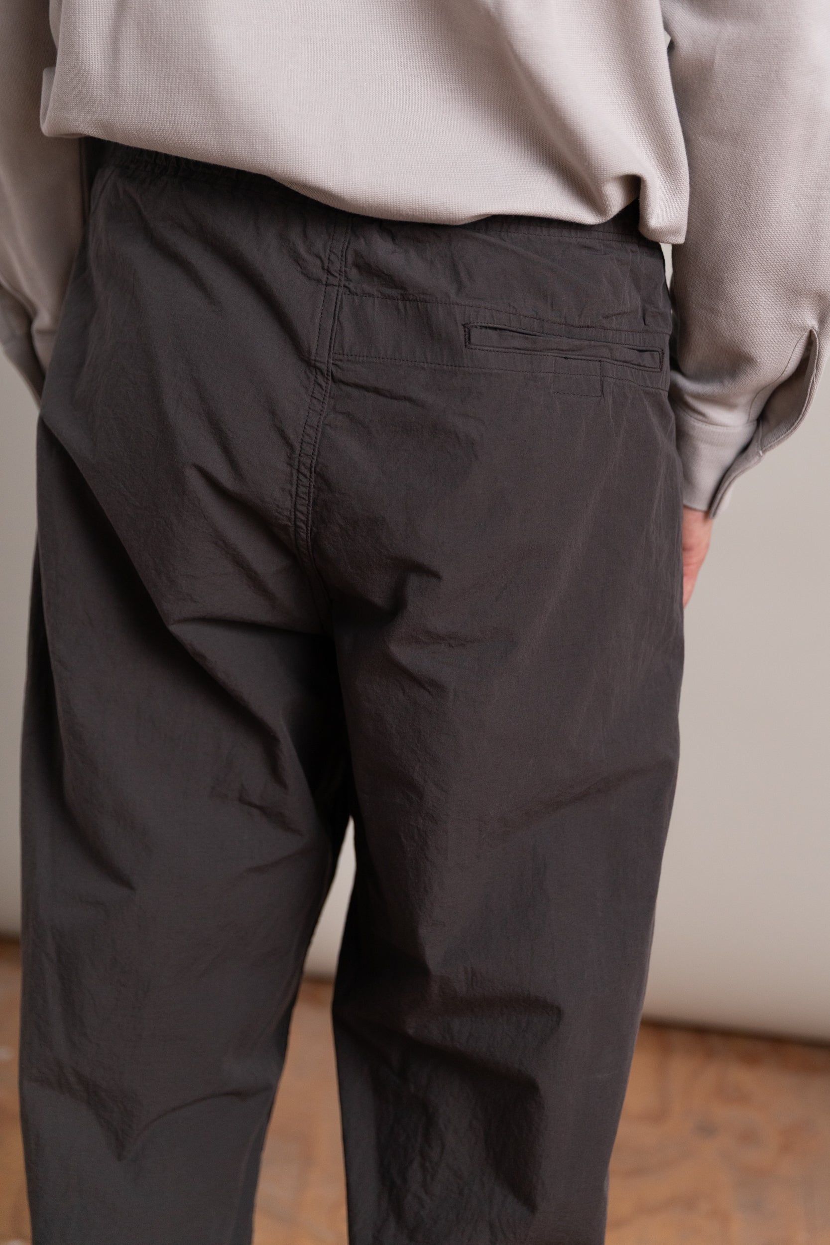 WIDE FIT NEW YORKER IN CHARCOAL GRAY