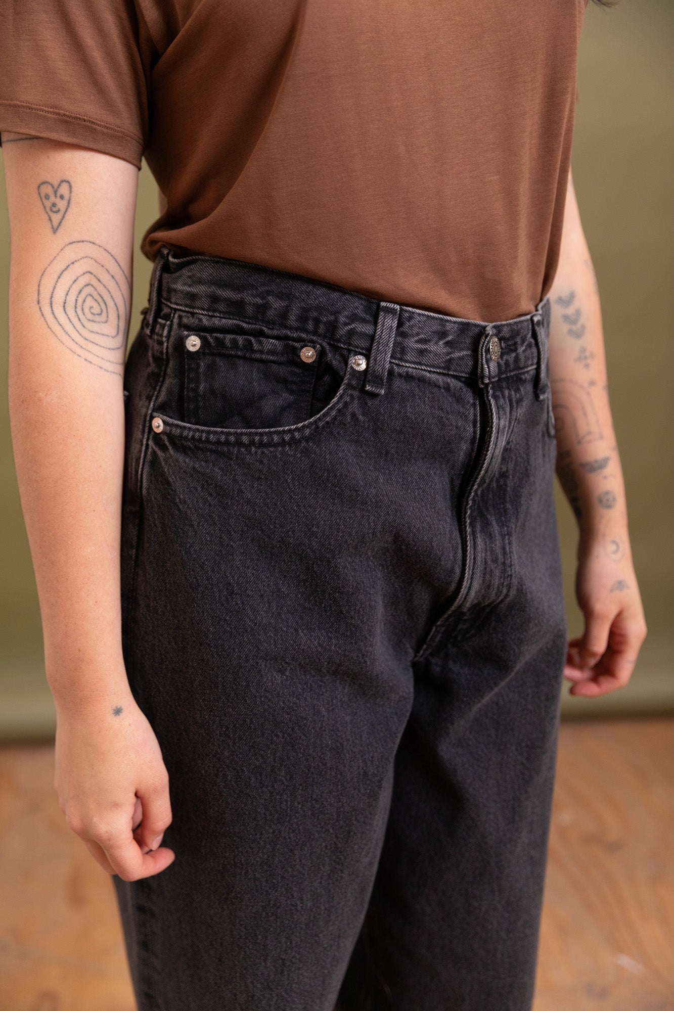 100 SUPER DAD'S DENIM PANTS IN BLACK DENIM STONE WASH