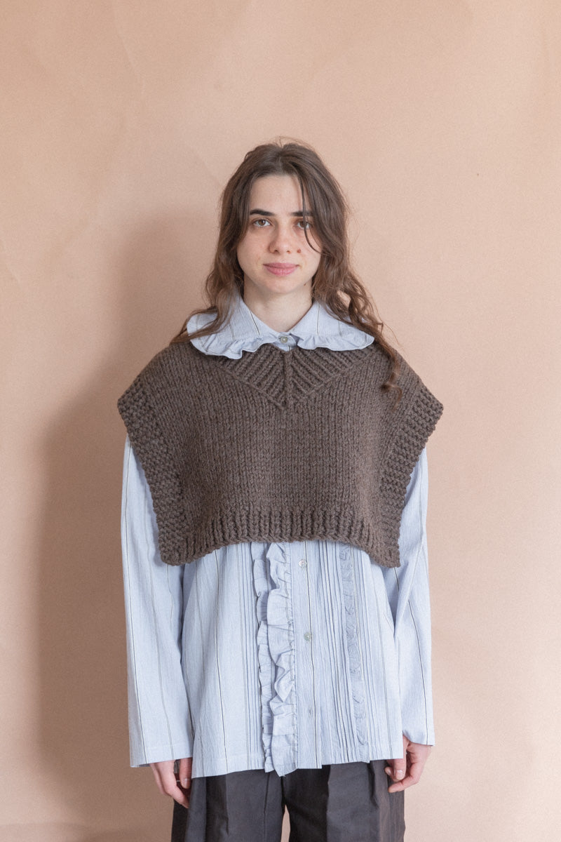 HAND KNIT WOOL BUNON VEST IN EARTH