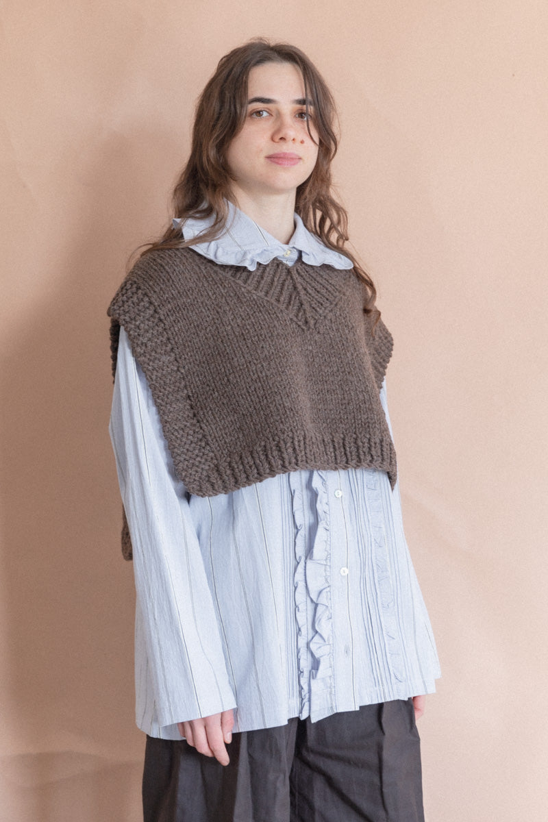 HAND KNIT WOOL BUNON VEST IN EARTH