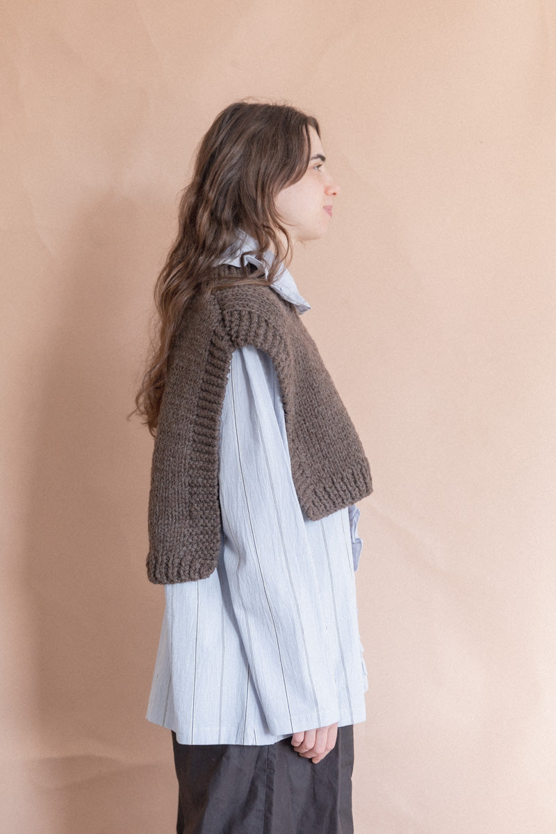 HAND KNIT WOOL BUNON VEST IN EARTH