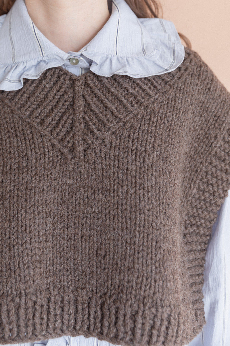 HAND KNIT WOOL BUNON VEST IN EARTH