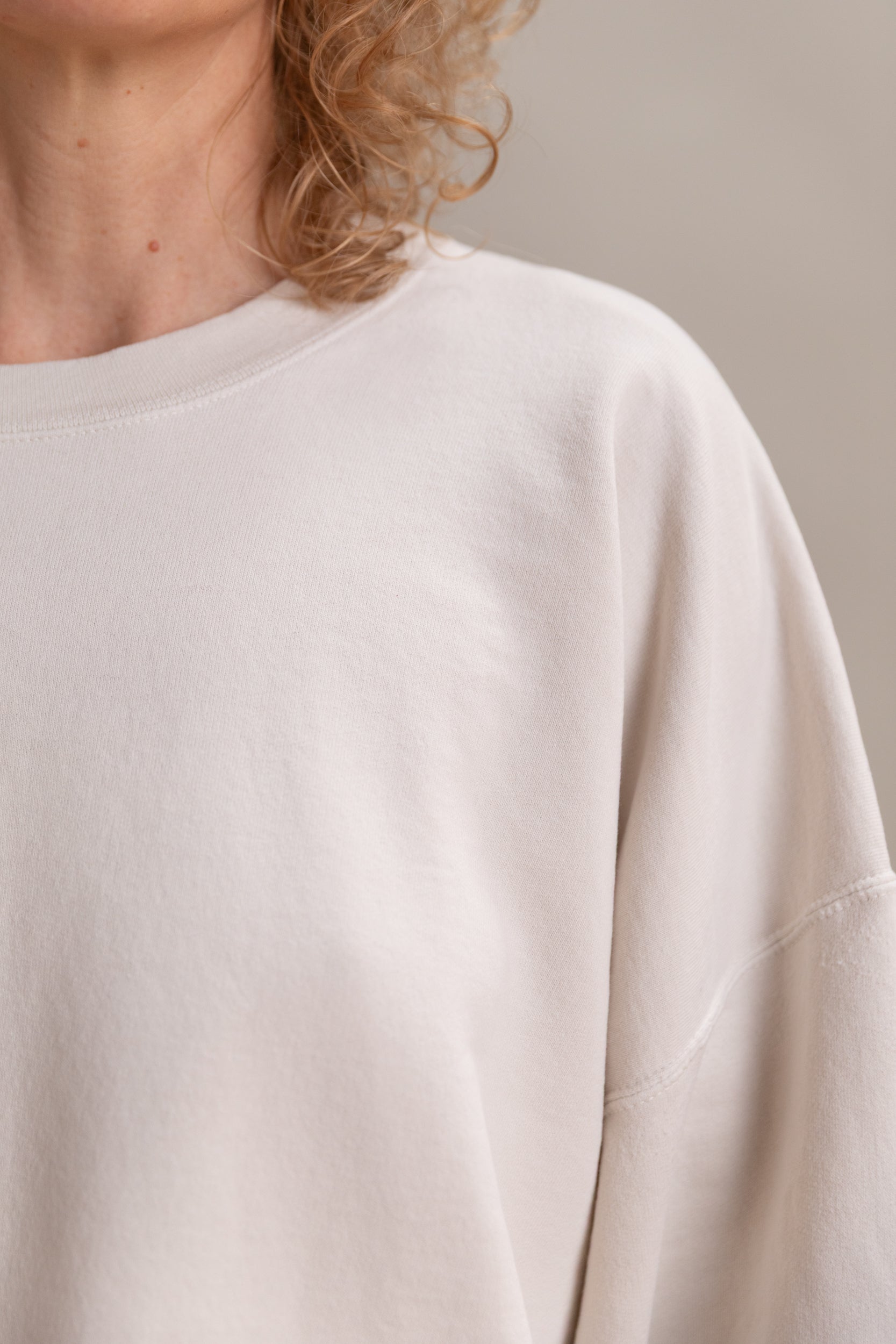 FONDER SWEATSHIRT IN DIRTY WHITE