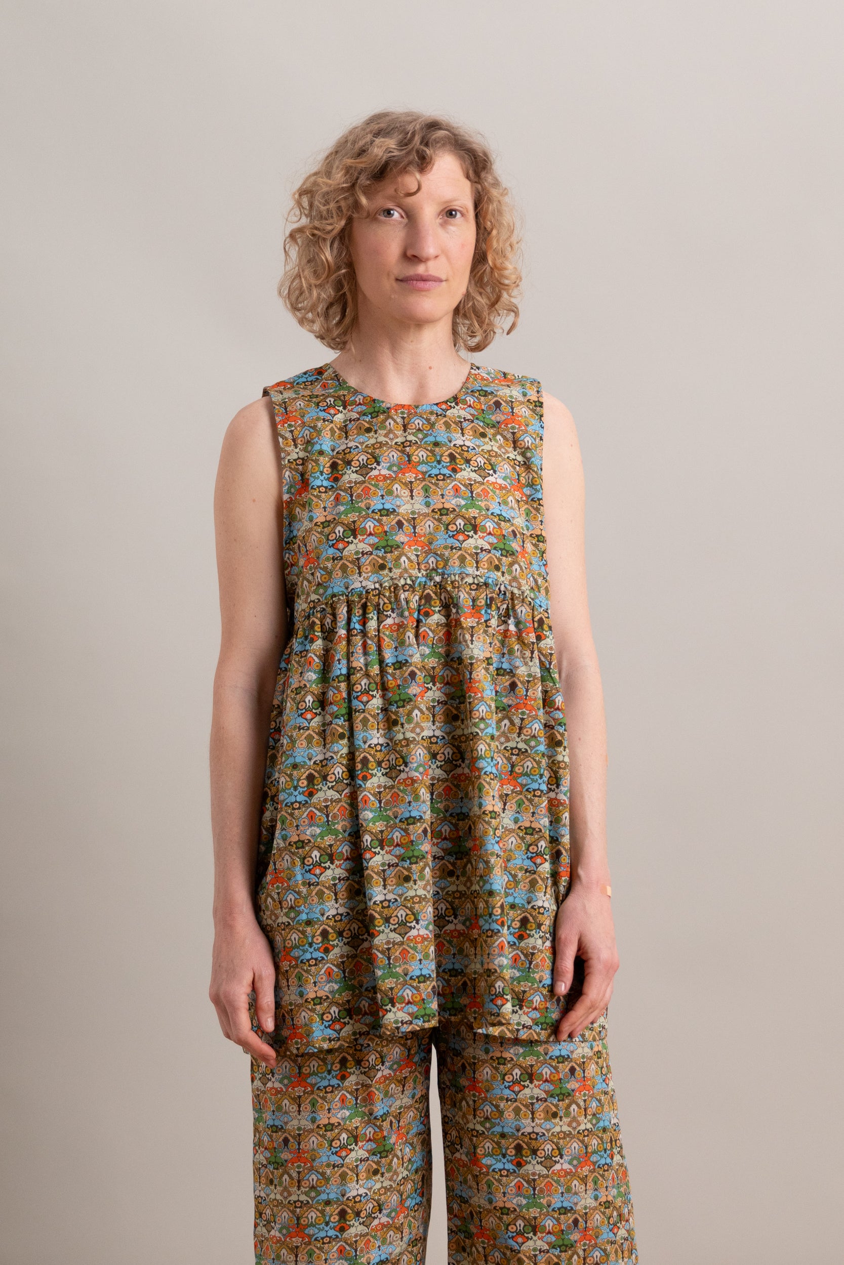 ANDRE DRESS IN SCROLL POP