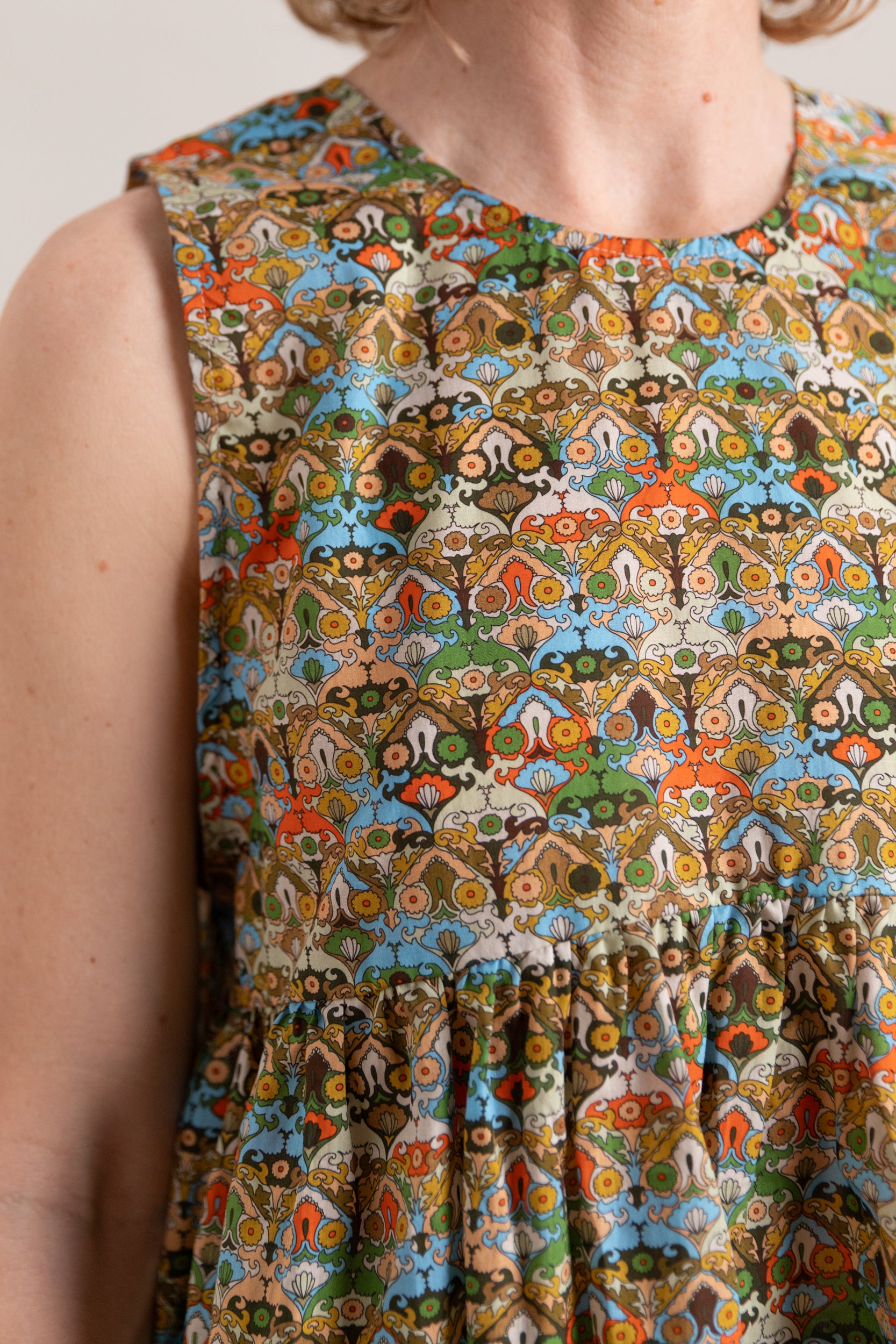 ANDRE DRESS IN SCROLL POP