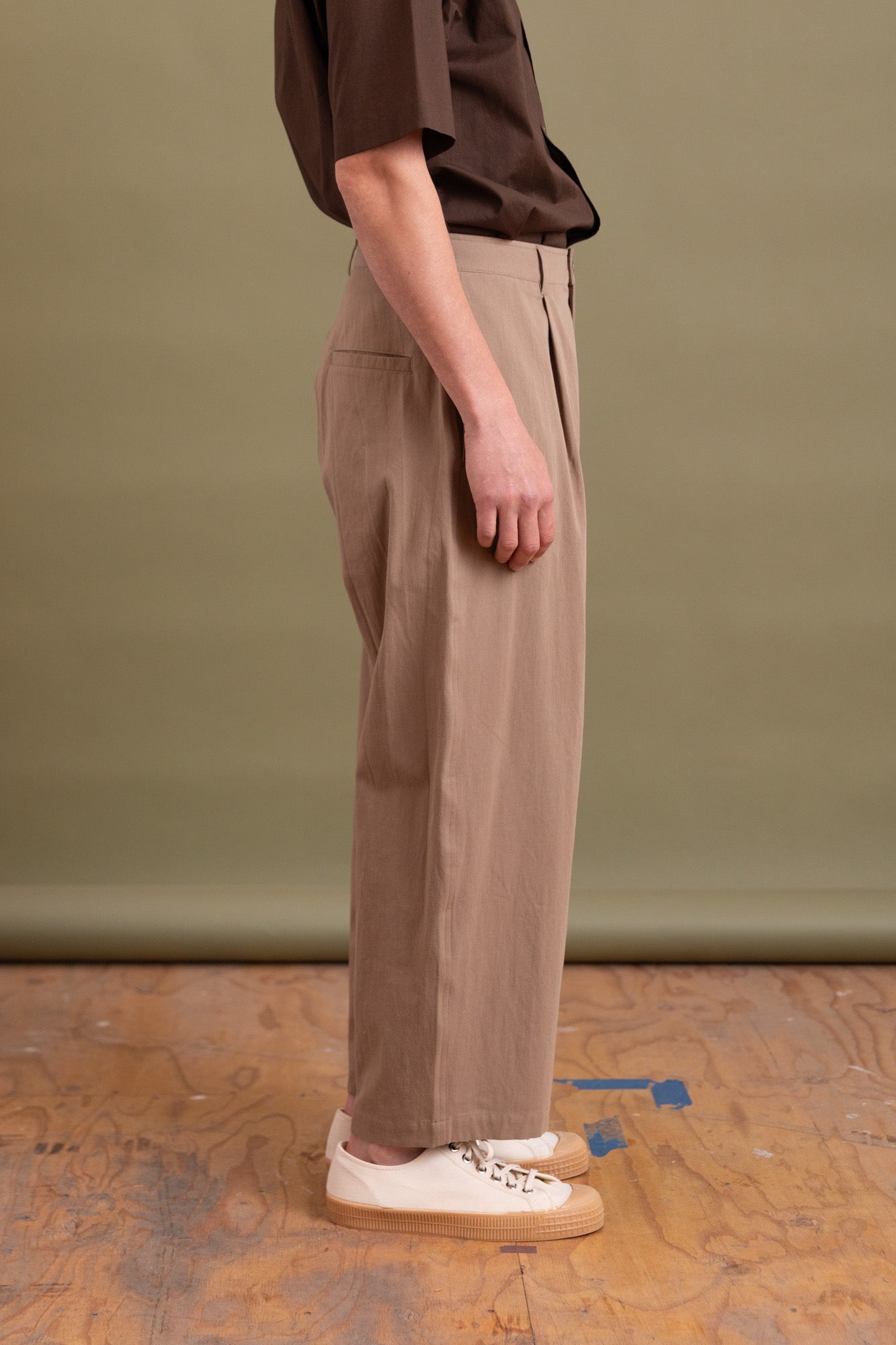 BULB PANT IN DARK KHAKI