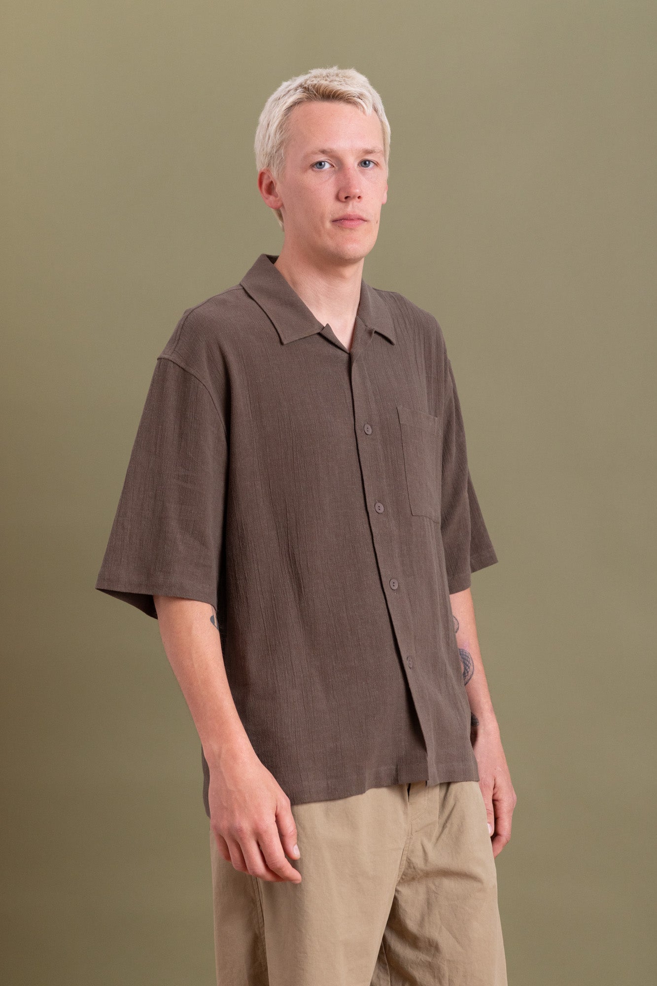 PASEO SHIRT IN CHARCOAL
