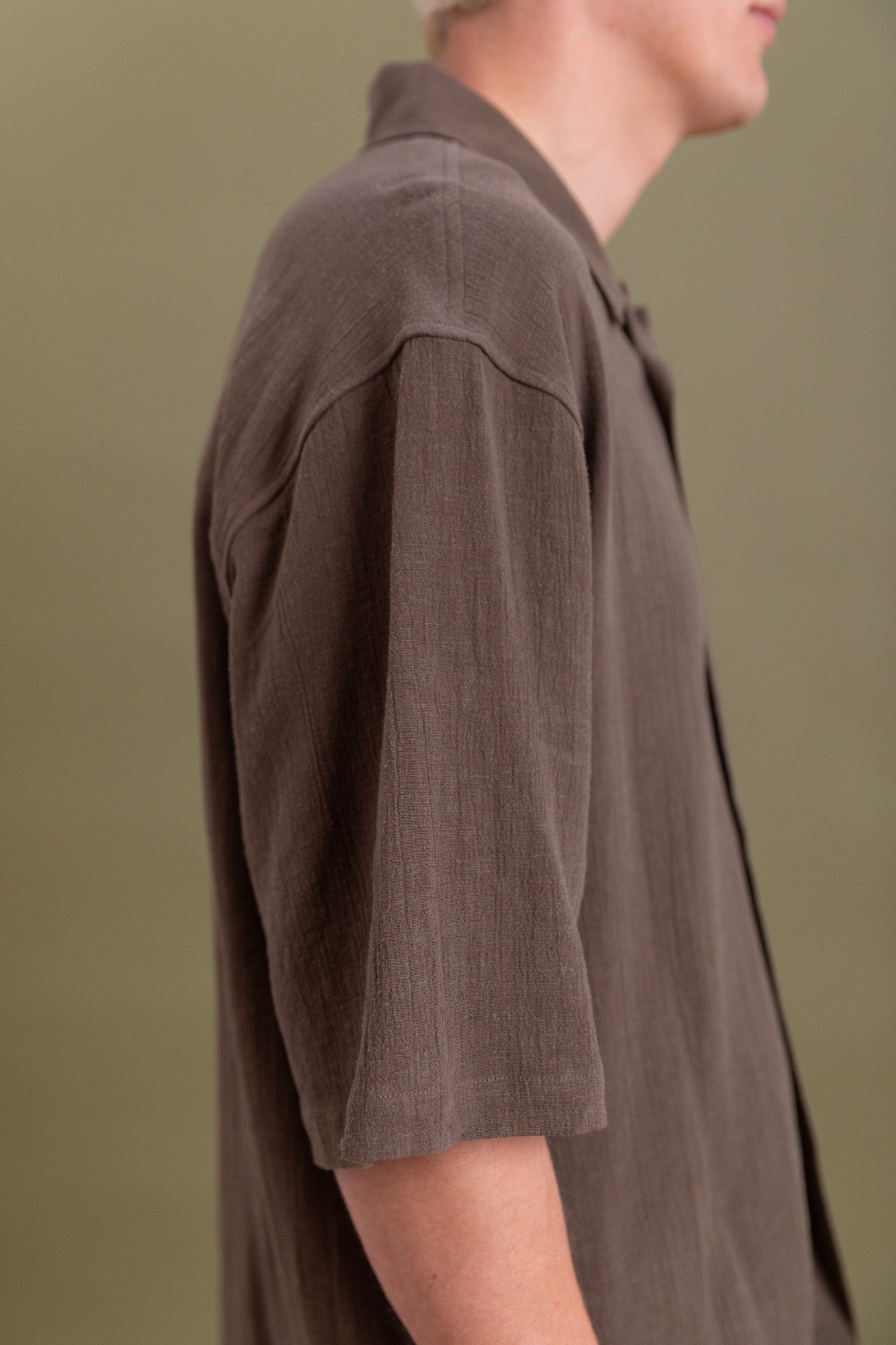 PASEO SHIRT IN CHARCOAL