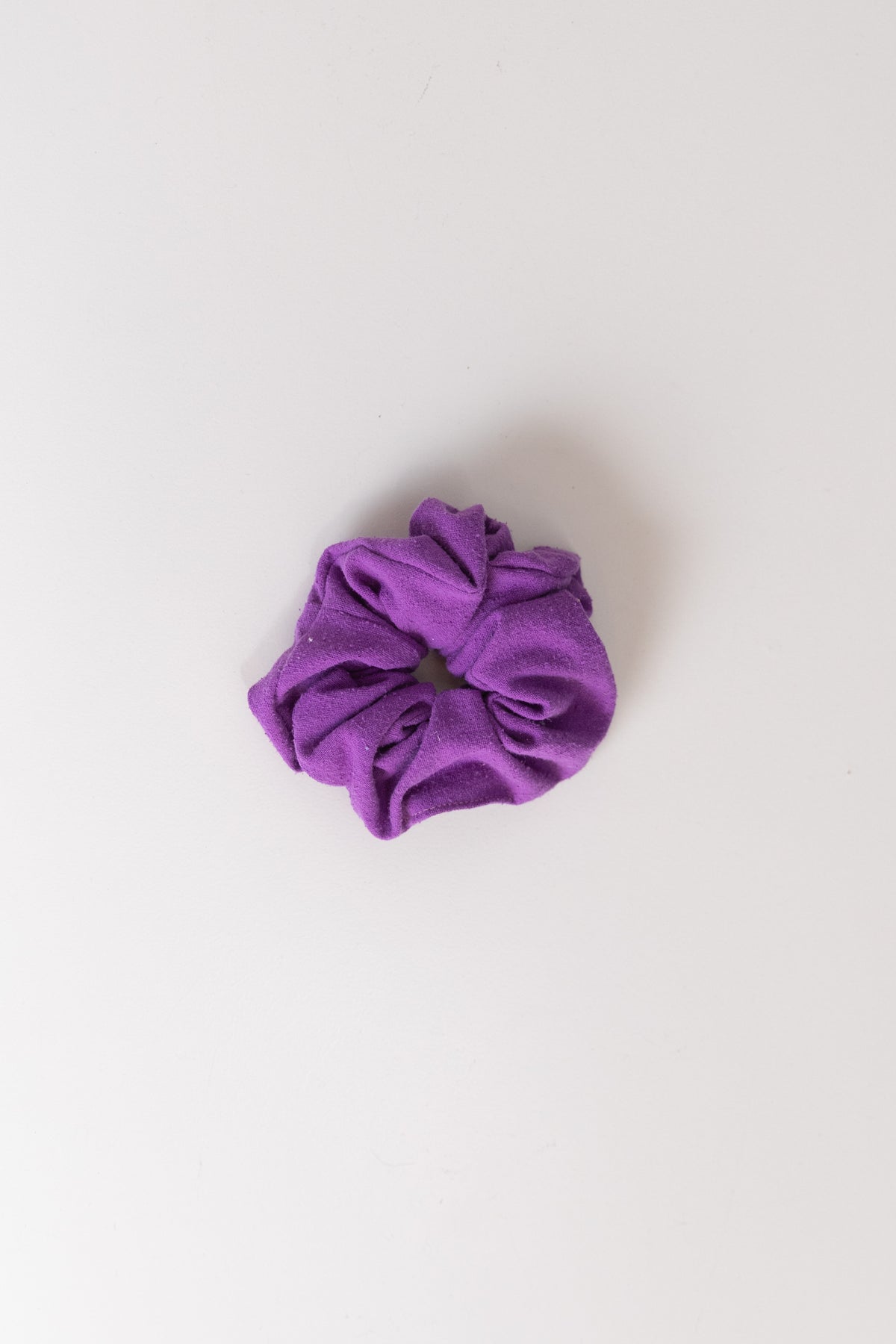 MEDIUM SOLID PURPLE SILK SCRUNCHIE