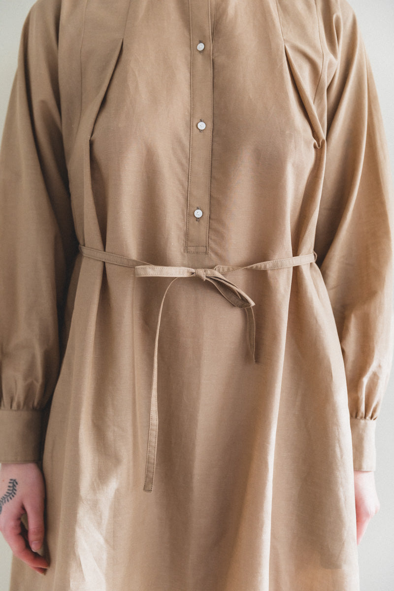 KADIKOY DRESS IN HONEY TAILOR LINEN