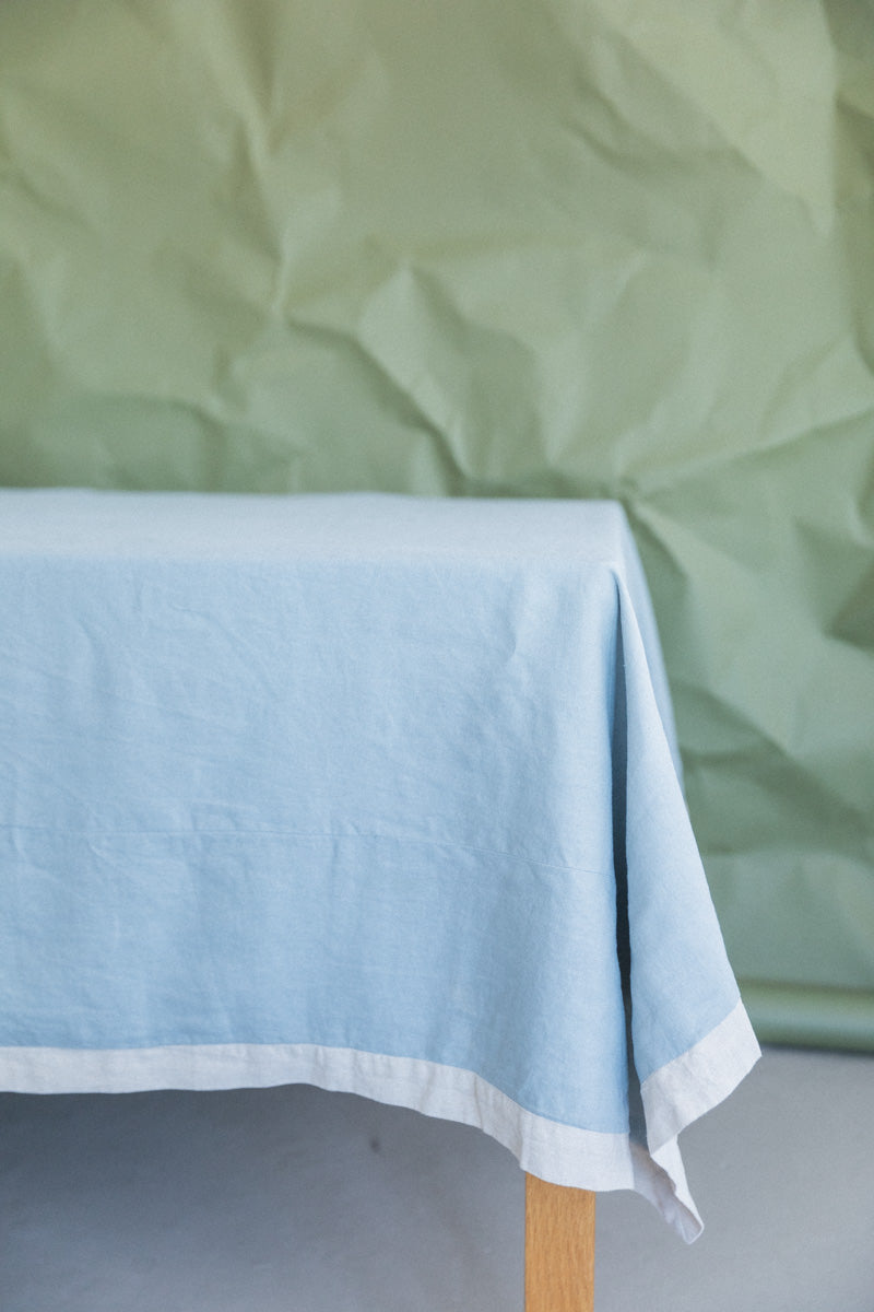 REVERSIBLE TABLECLOTH IN BLUE