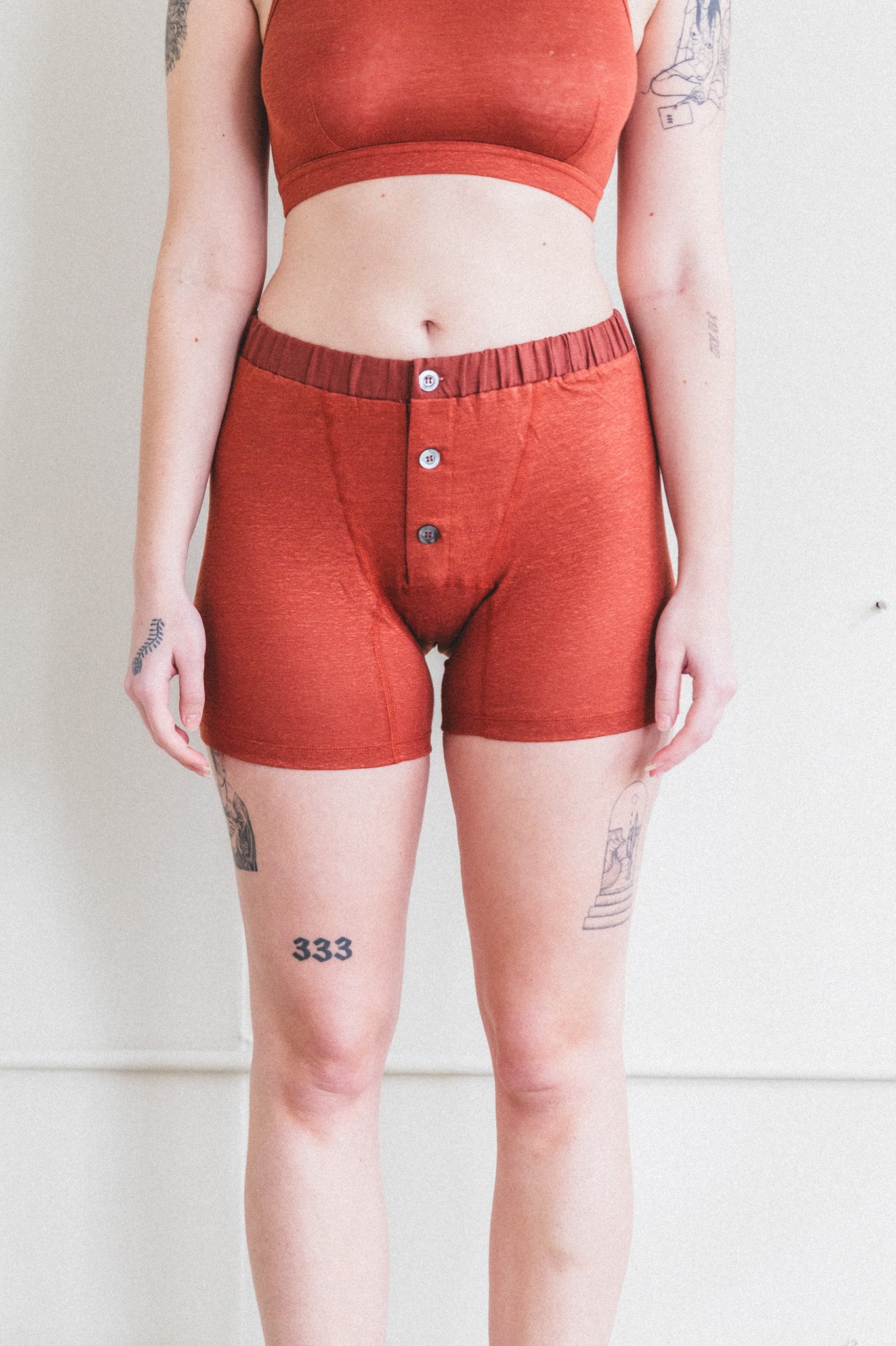 GENDERLESS SHORT PANTS IN RUST