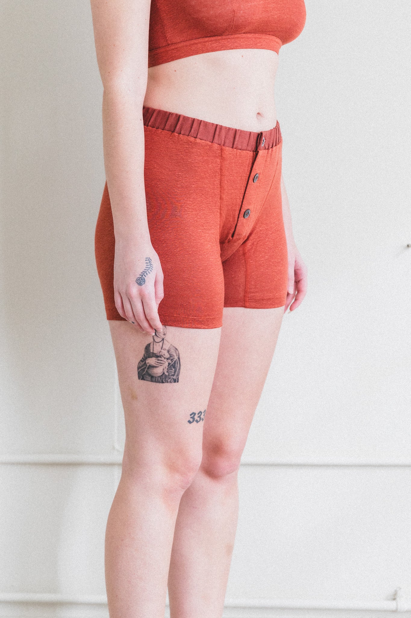 GENDERLESS SHORT PANTS IN RUST