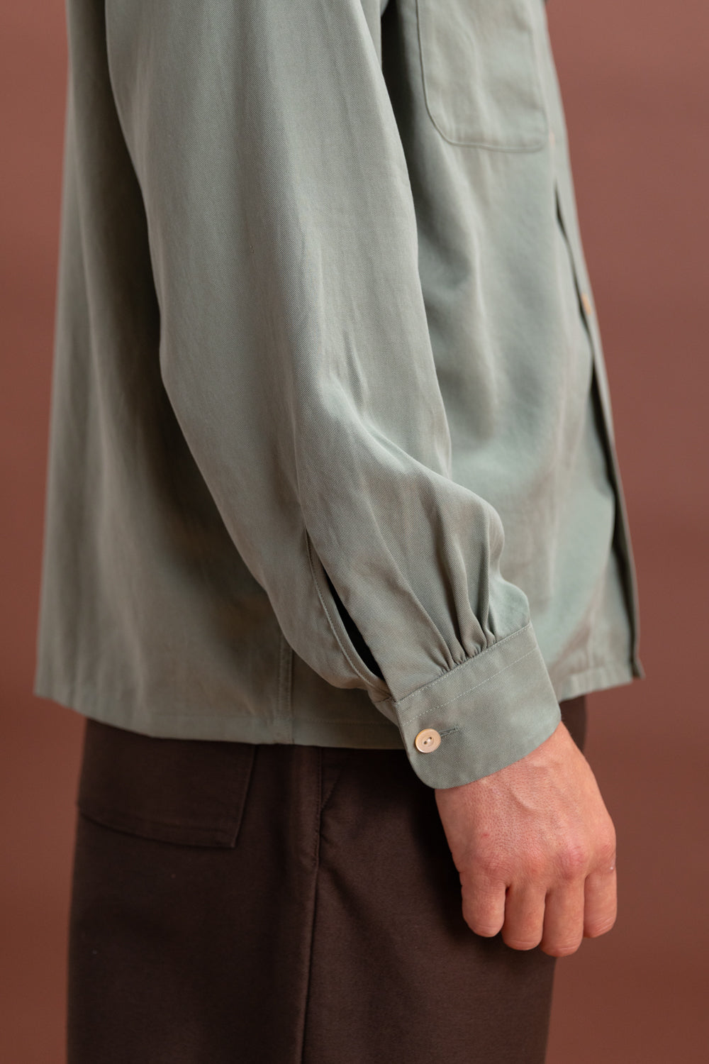 LOT 101 OPEN COLLAR SHIRT IN SAGE GREEN