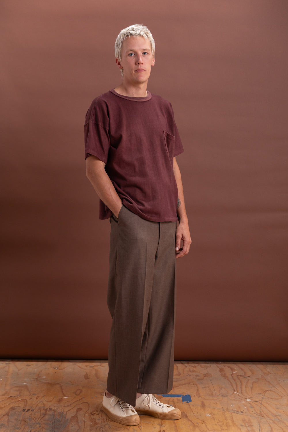 LOT 601 TEE SHIRT IN NATURAL DYED BURGUNDY