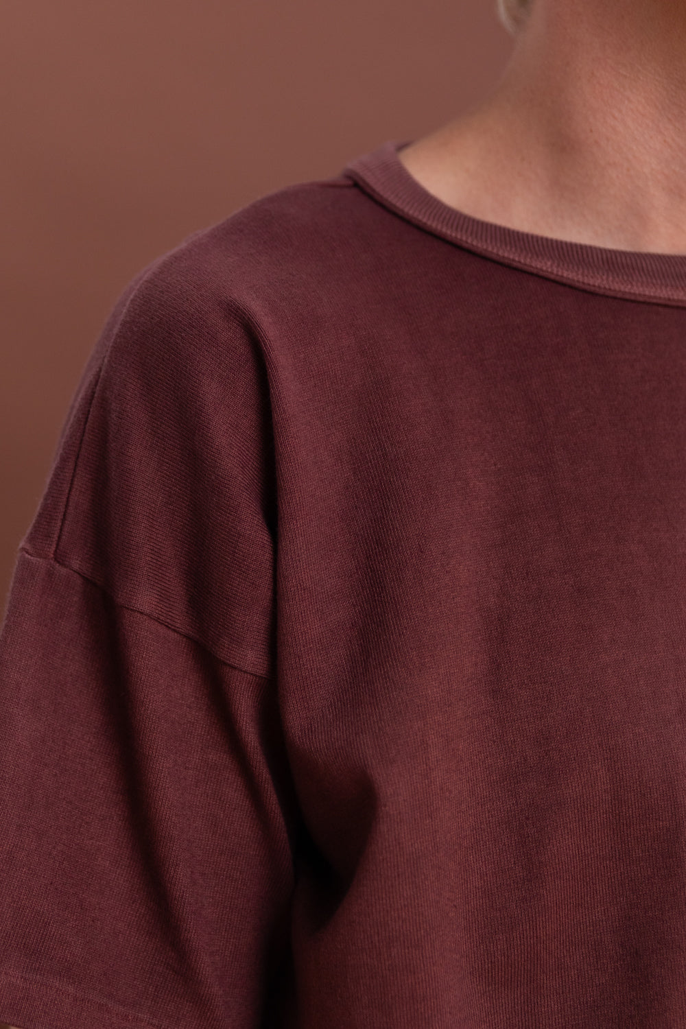 LOT 601 TEE SHIRT IN NATURAL DYED BURGUNDY