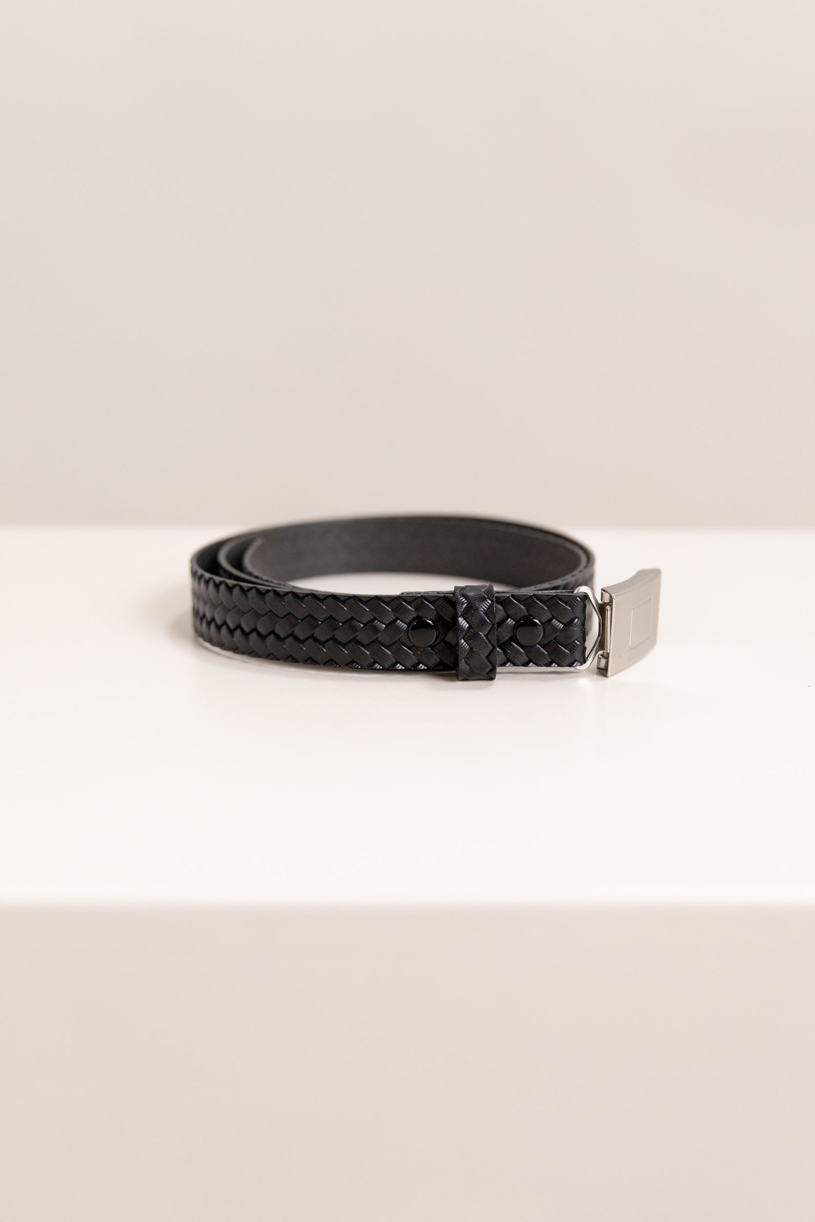 LOT 021 BASKETWEAVE PATTERN BELT IN BLACK LEATHER