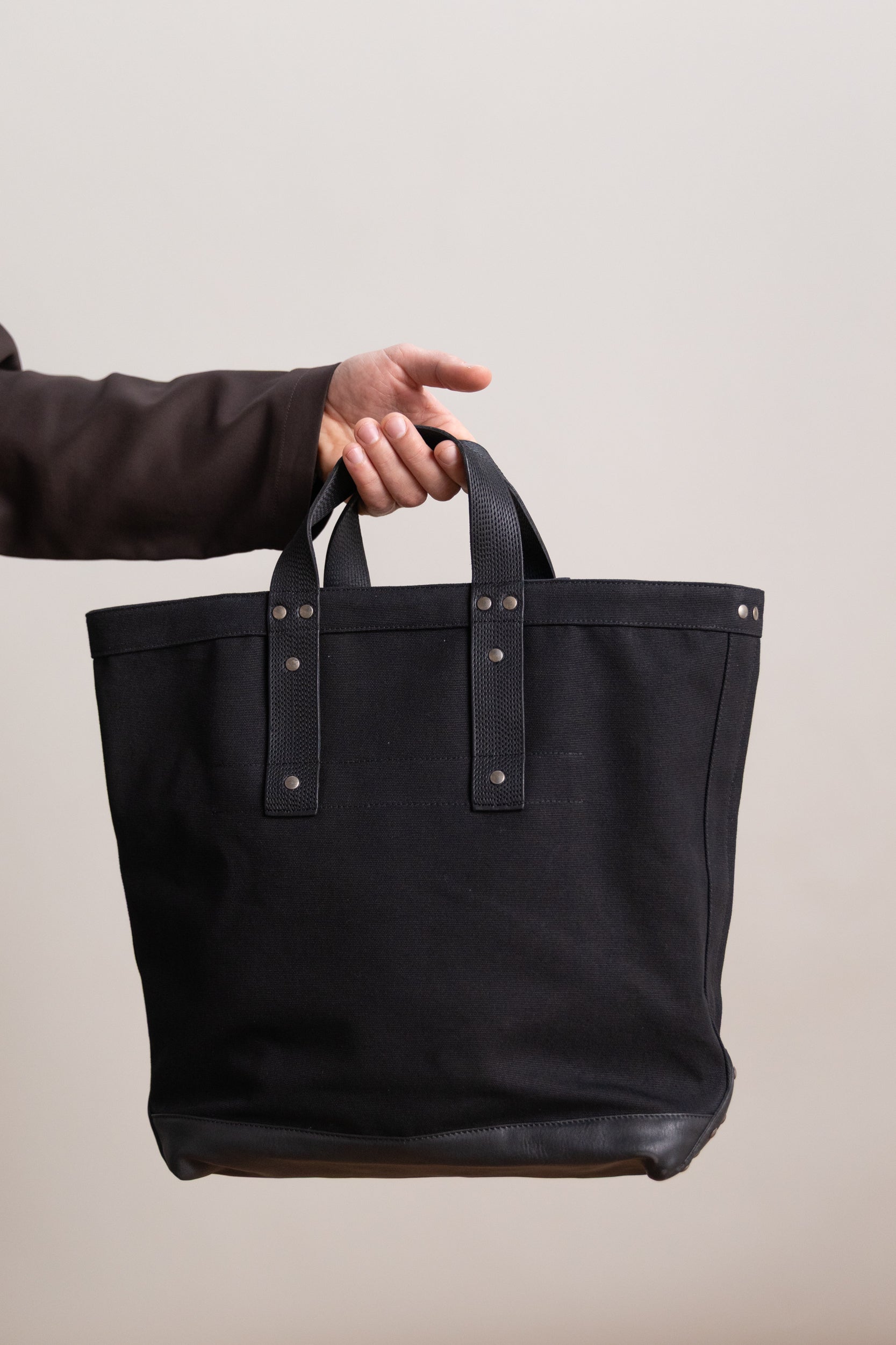 LOT 023 COAL BAG IN BLACK CANVAS AND LEATHER