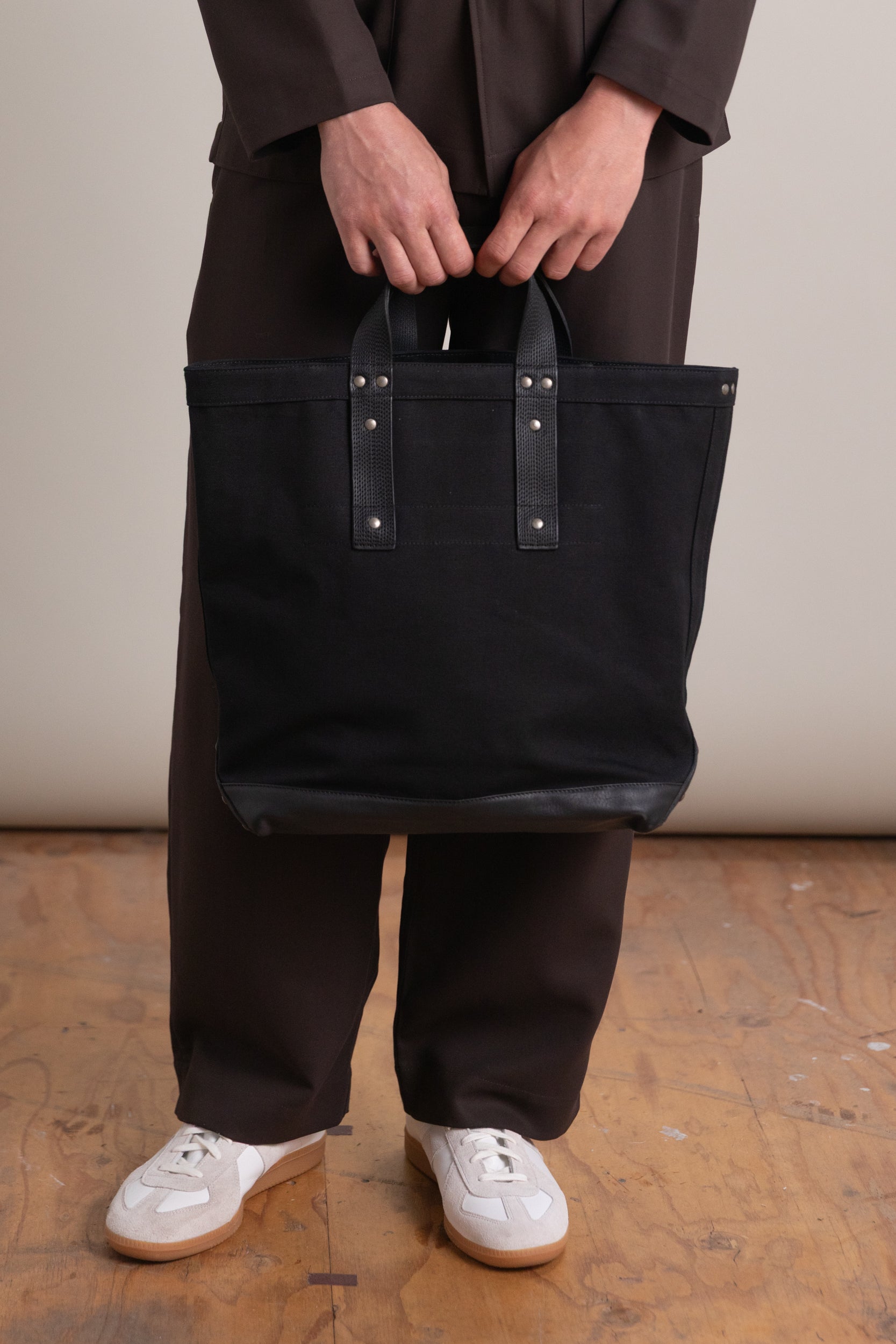 LOT 023 COAL BAG IN BLACK CANVAS AND LEATHER