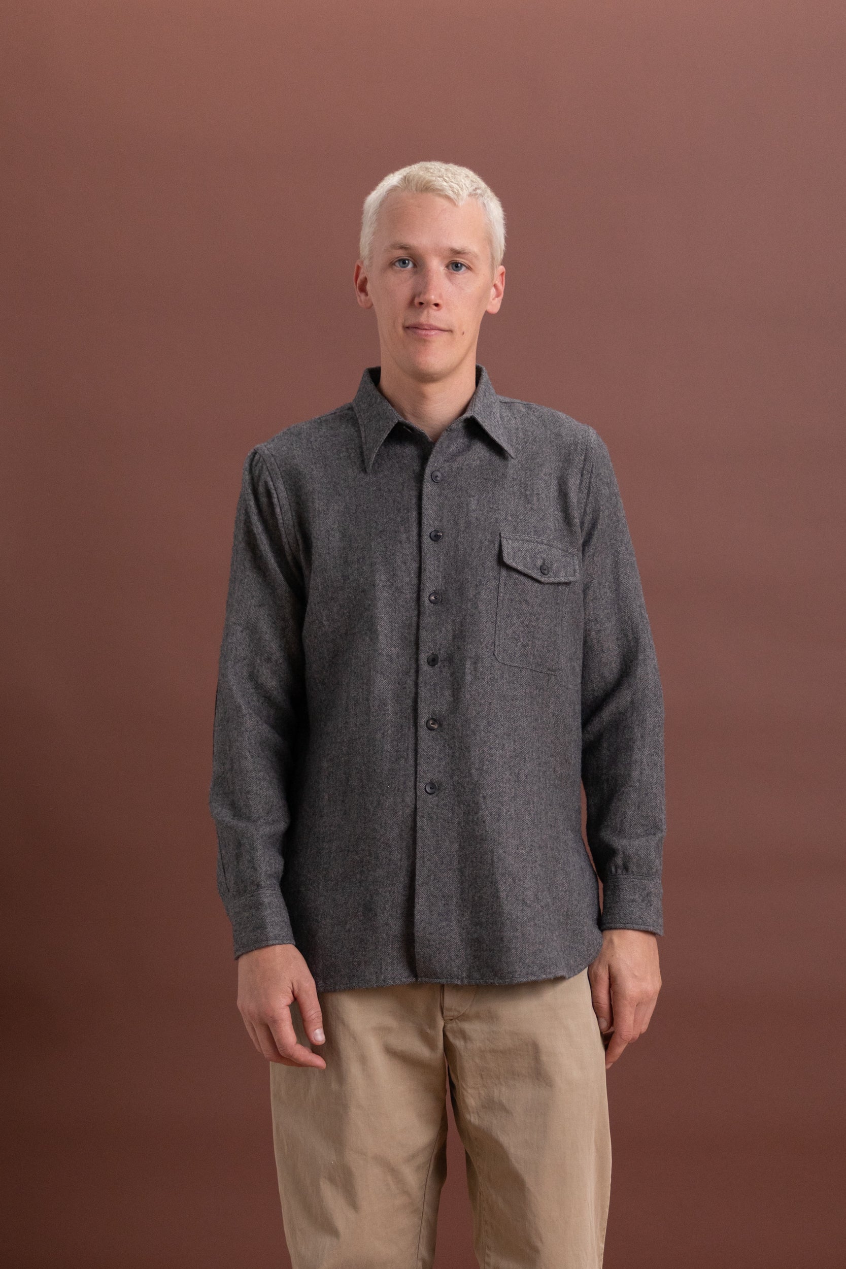 LOT 116 LONG POINT COLLAR SHIRT IN CHARCOAL