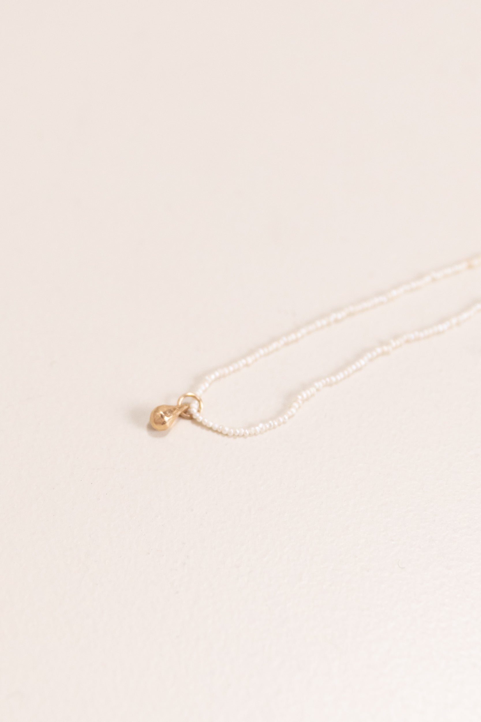 MIST SEED PEARL STRAND