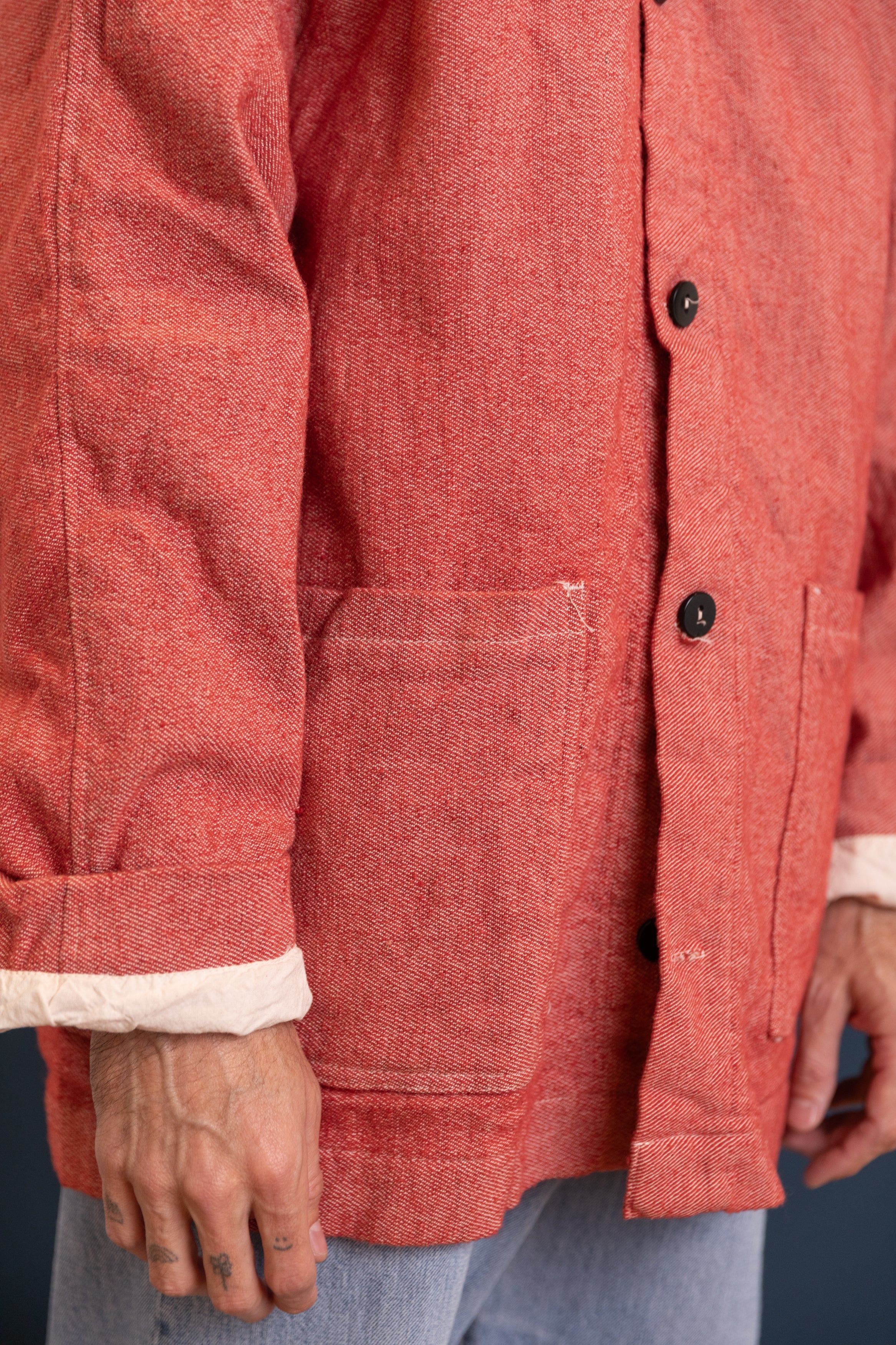HOODED DRAFTING COAT IN RED WOOL CARPET TWILL