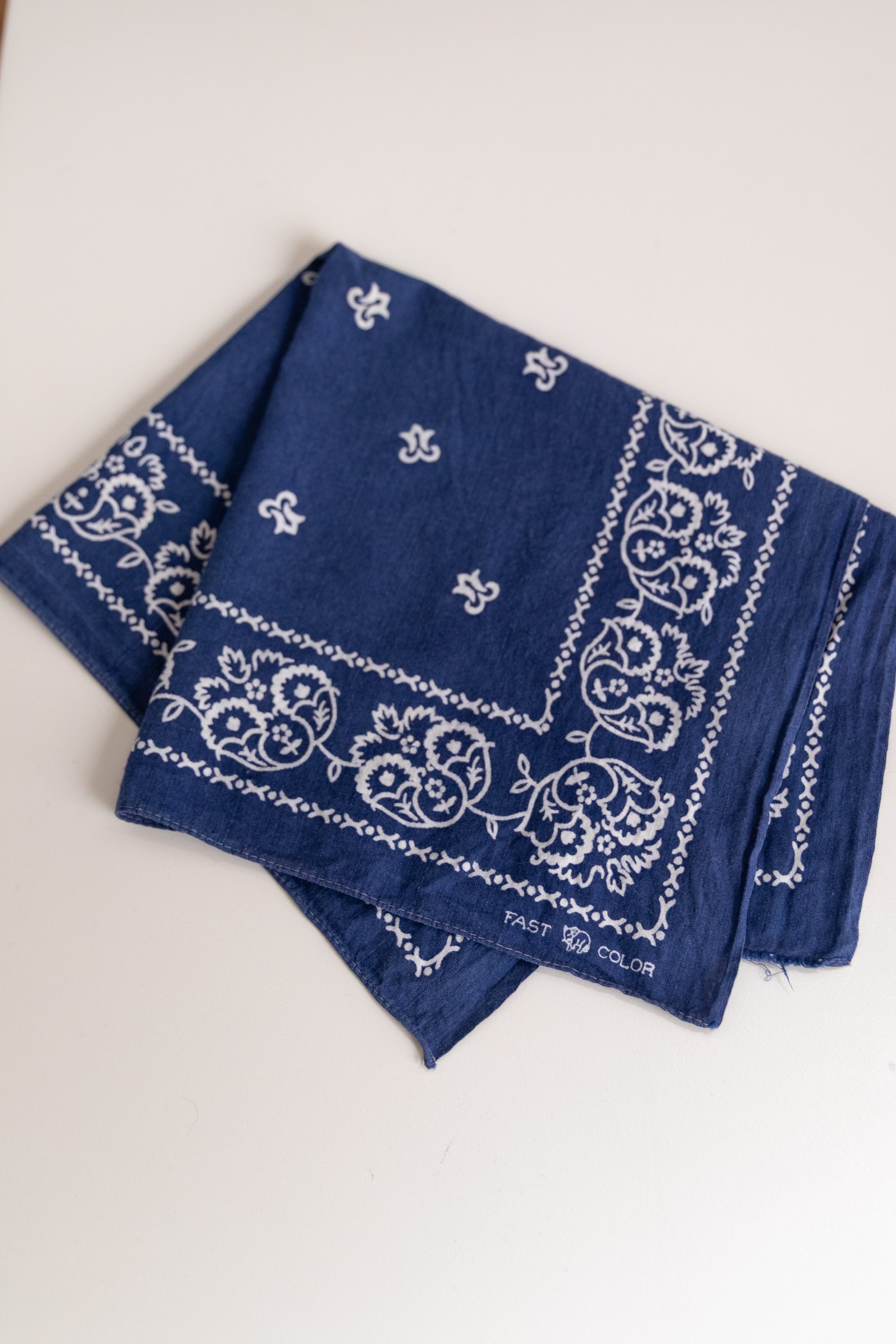 VINTAGE BLUE COTTON HANDKERCHIEF 02