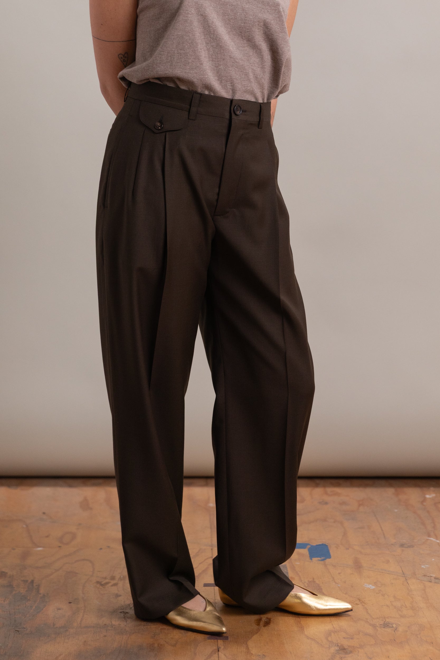DOUBLE PLEATED TROUSER IN MOCHA MERINO WOOL