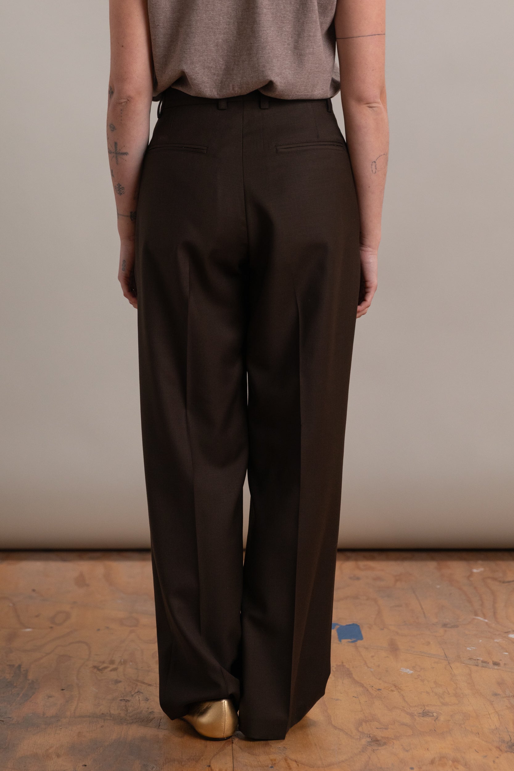 DOUBLE PLEATED TROUSER IN MOCHA MERINO WOOL