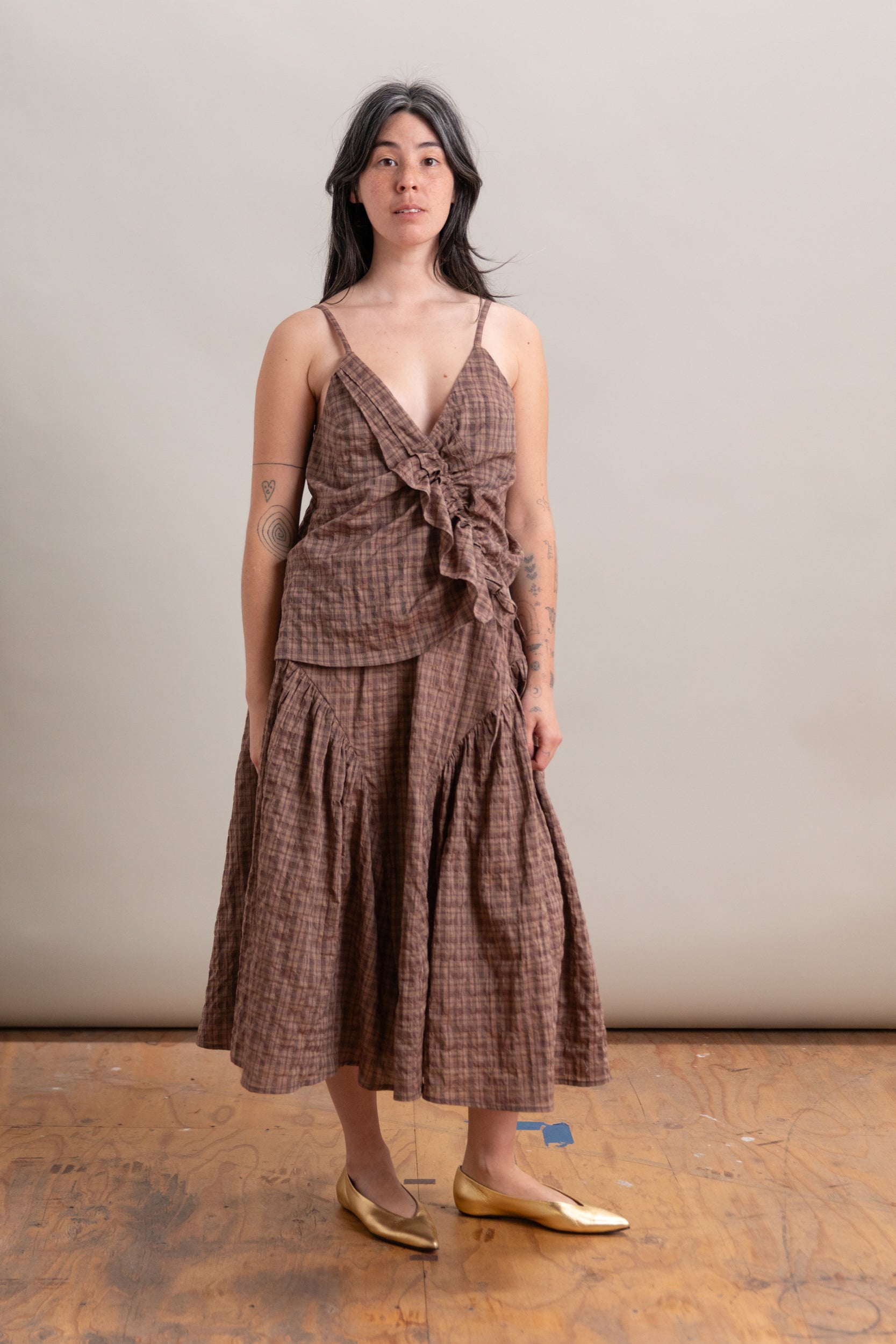 RUFFLE CAMISOLE TANK IN UMBER ORGANIC COTTON
